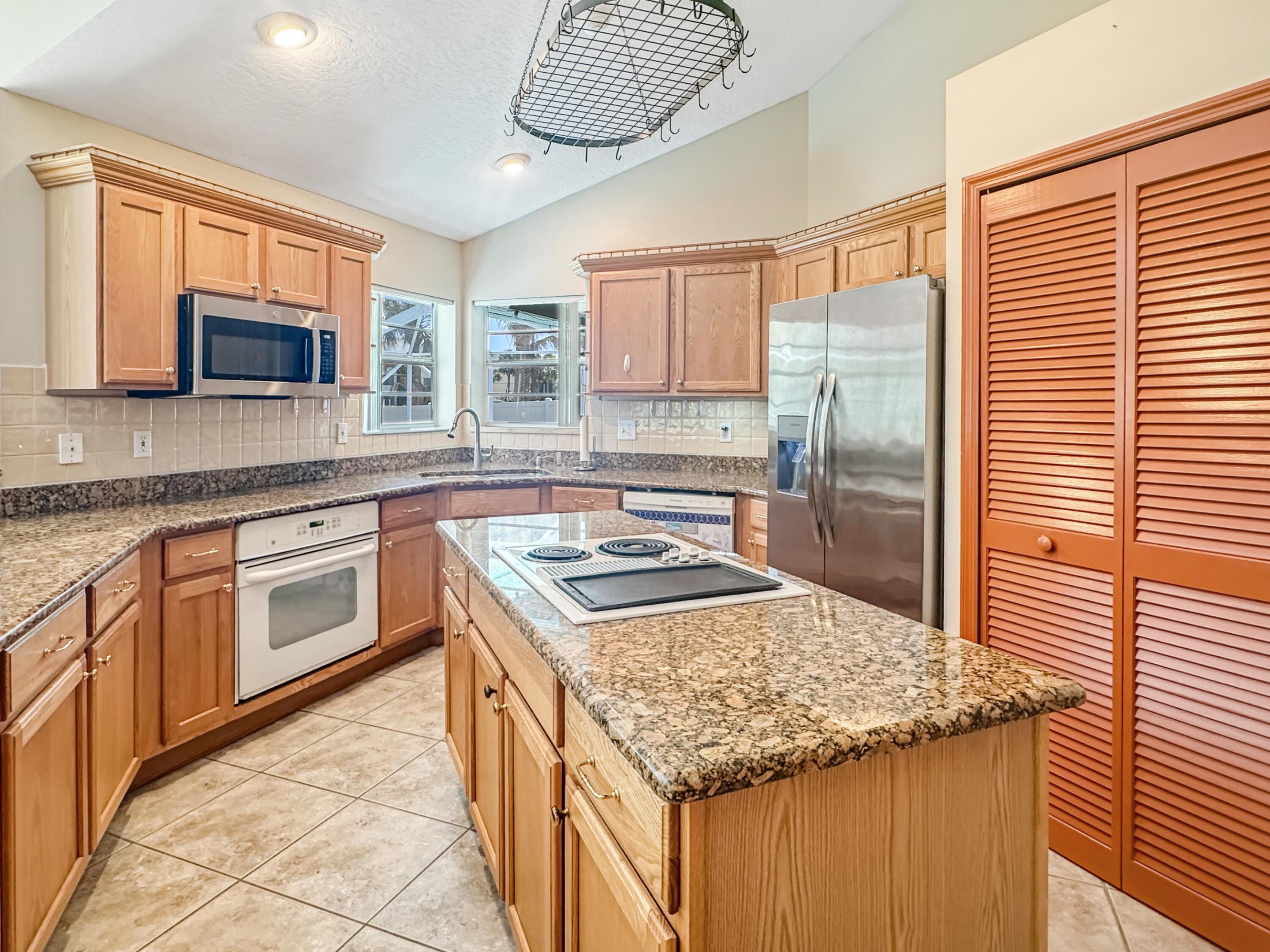 TARPON ISLAND CLUB III - Residential Lease