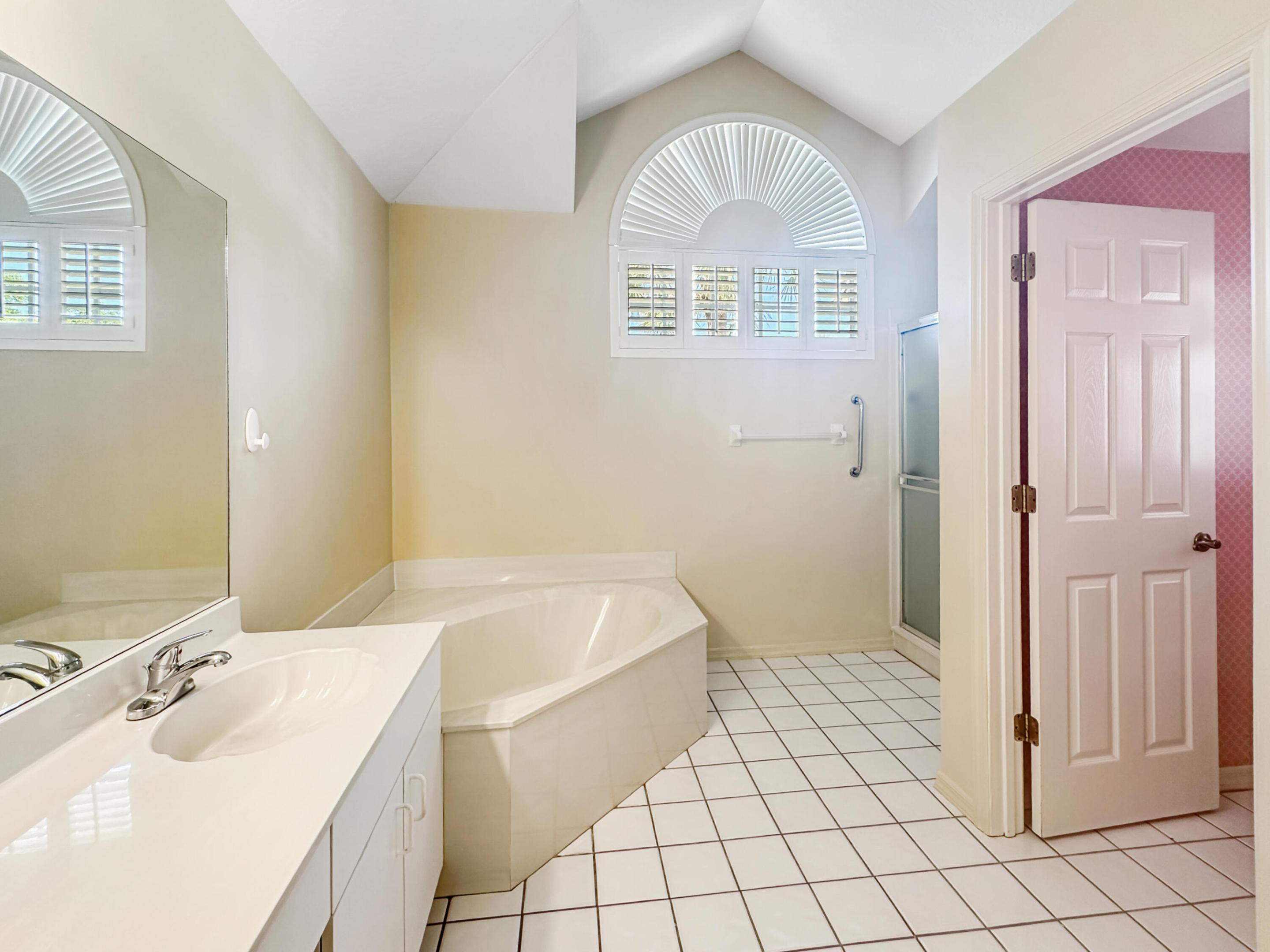 TARPON ISLAND CLUB III - Residential Lease