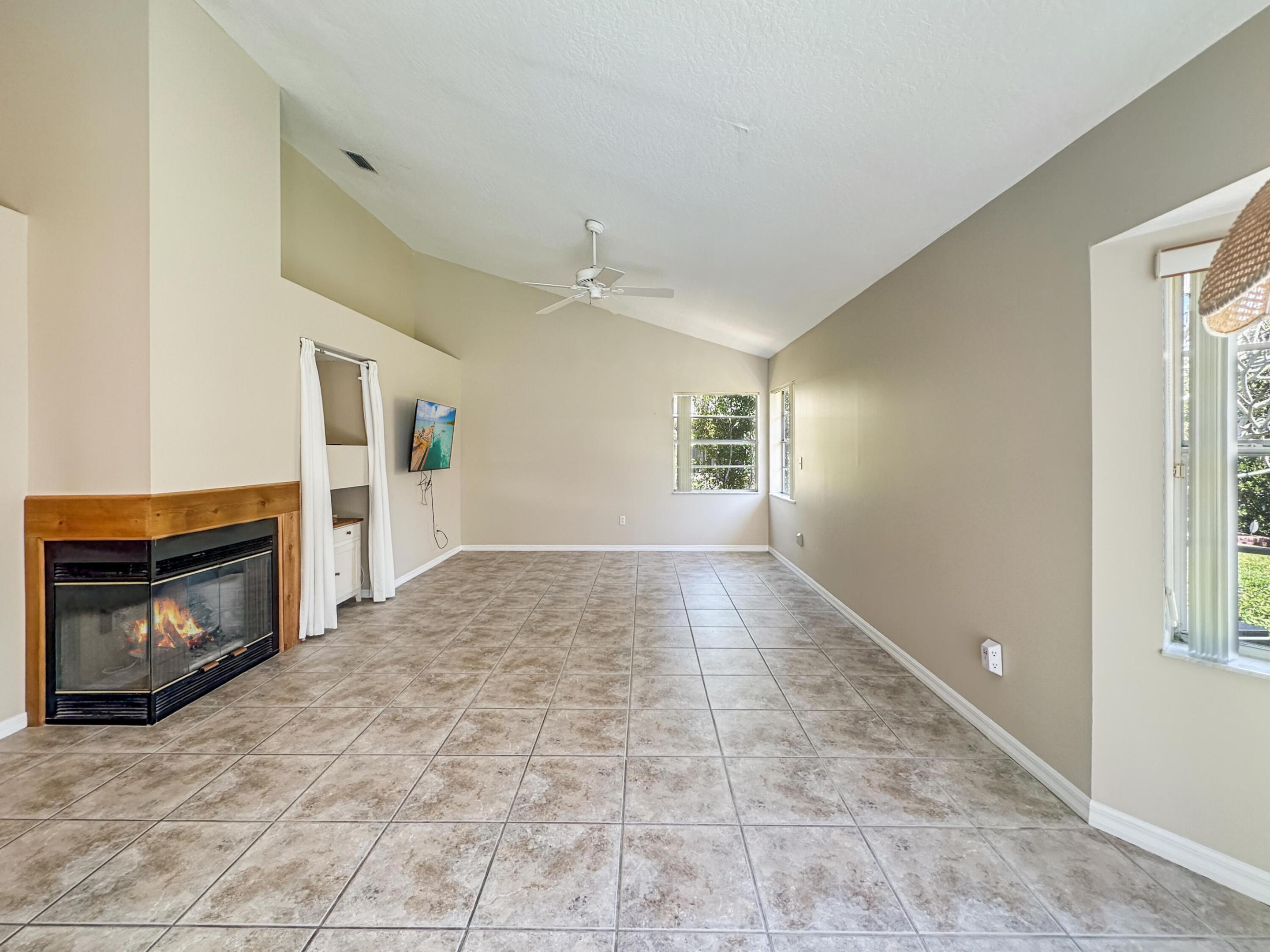 TARPON ISLAND CLUB III - Residential Lease