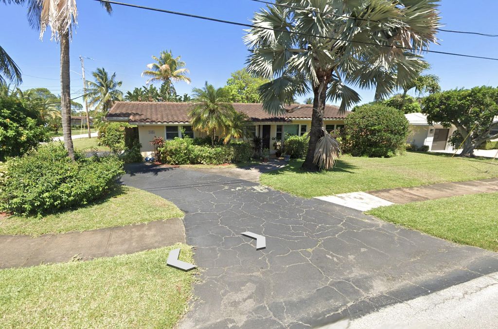 Photo of 2456 Middle River Drive, Fort Lauderdale, FL 33305 (MLS # B26005458)