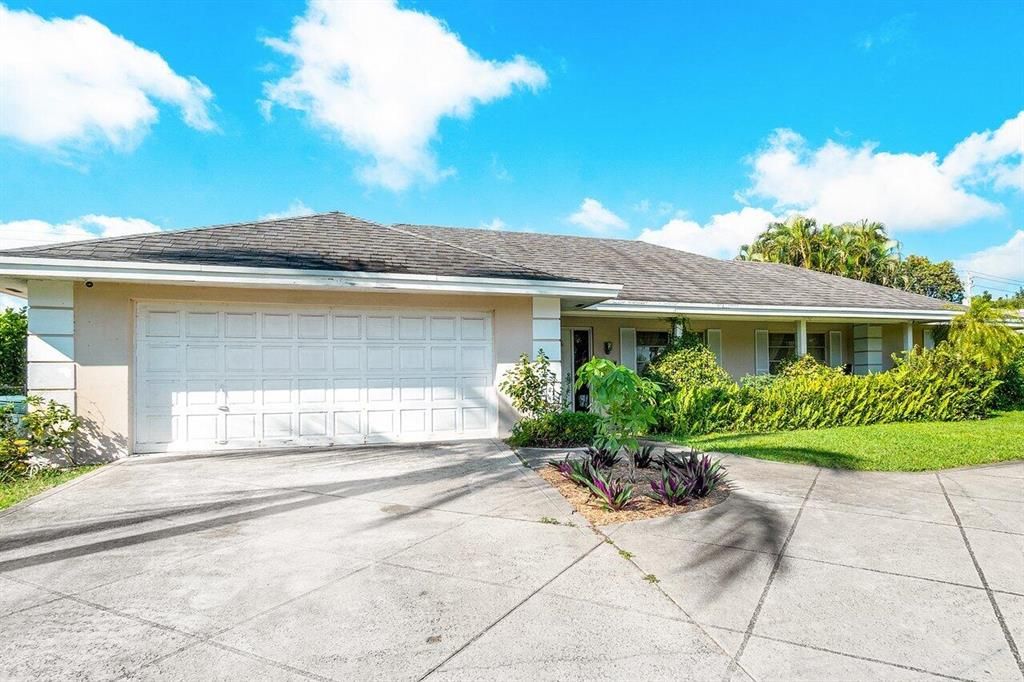 Photo of 225 Golfview Drive, Tequesta, FL 33469 (MLS # R10870336)