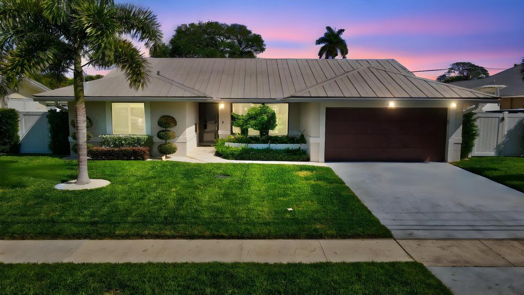 Photo of 981 SW 8th Street, Boca Raton, FL 33486 (MLS # R11077687)