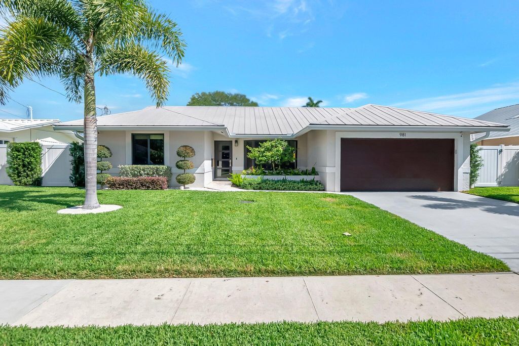 Photo of 981 SW 8th Street, Boca Raton, FL 33486 (MLS # R11077687)