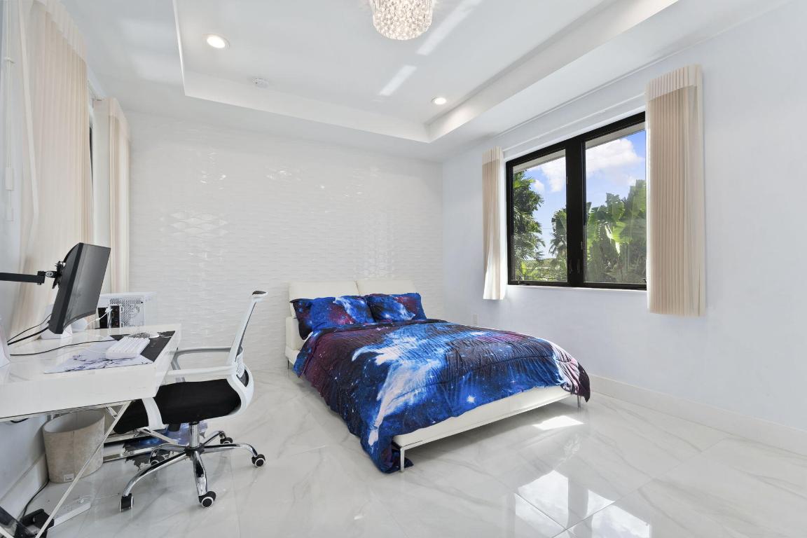 SUN & SURF CLUB COMM - Residential