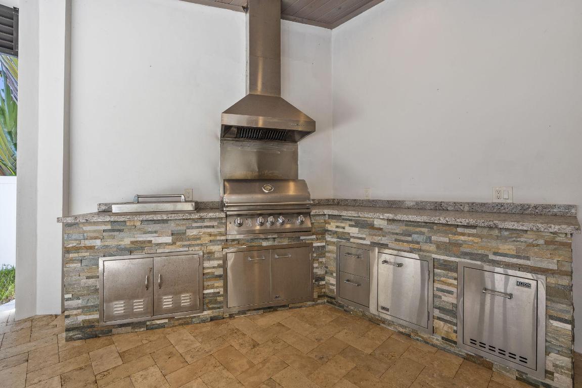 SUN & SURF CLUB COMM - Residential