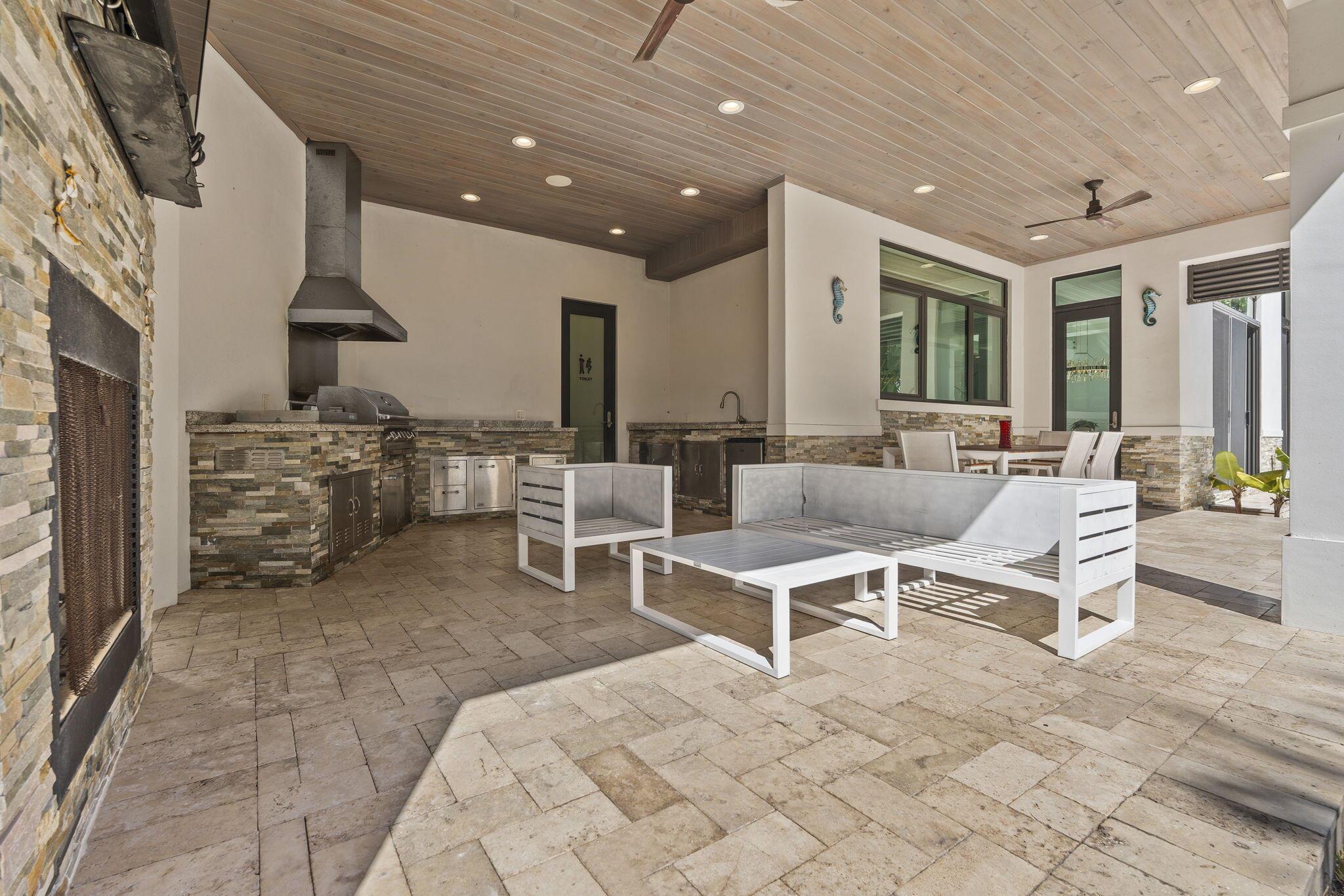 SUN & SURF CLUB COMM - Residential