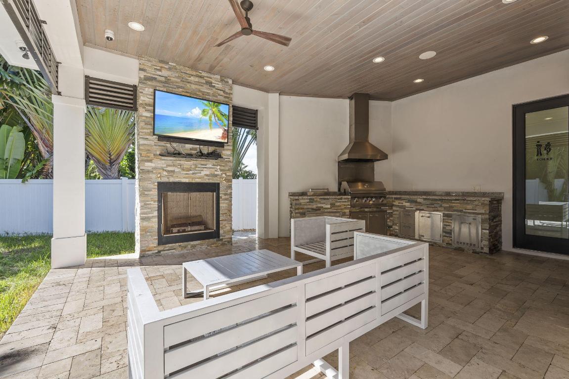 SUN & SURF CLUB COMM - Residential