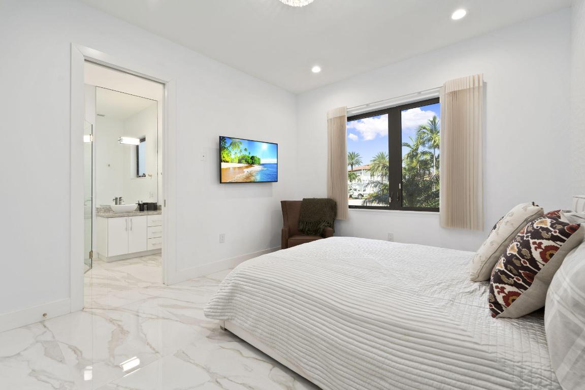 SUN & SURF CLUB COMM - Residential