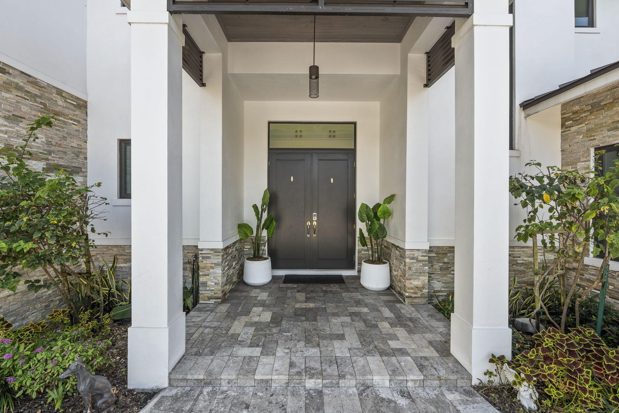 SUN & SURF CLUB COMM - Residential