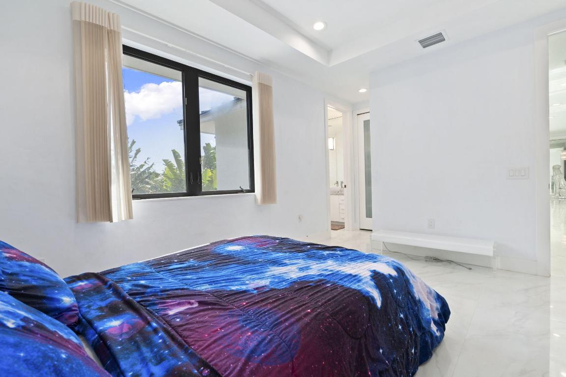 SUN & SURF CLUB COMM - Residential