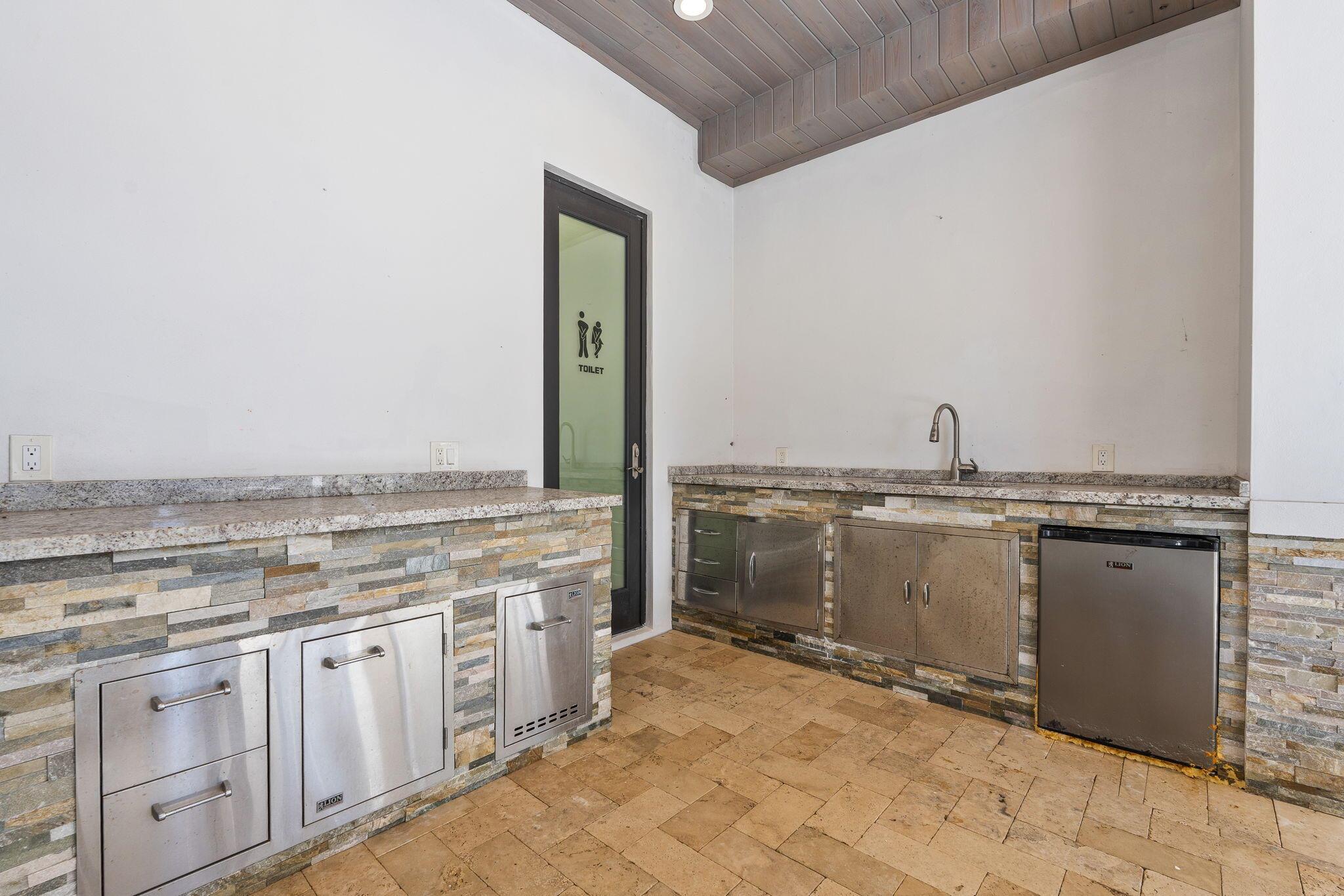 SUN & SURF CLUB COMM - Residential