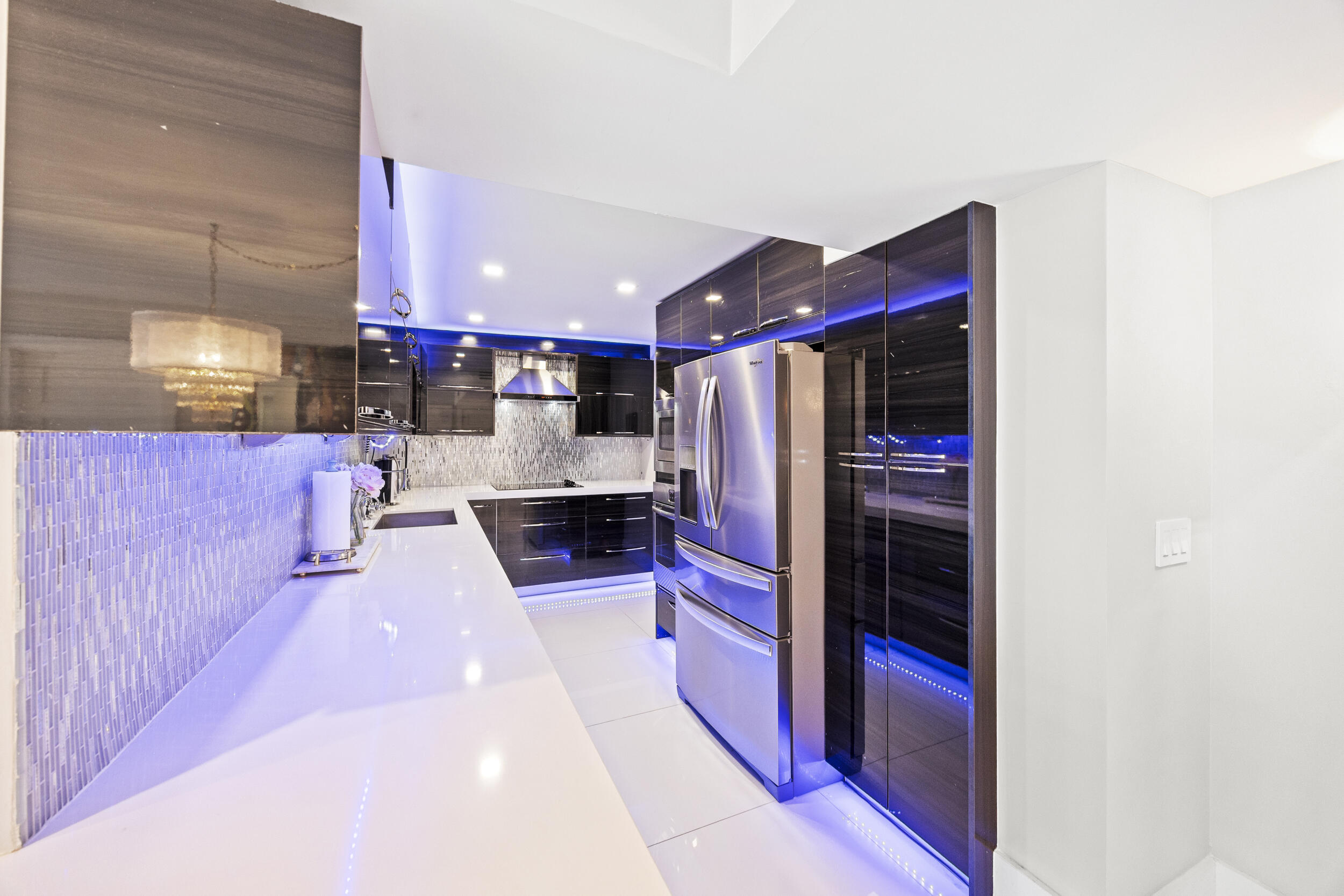 BARCLAY CONDO - Residential