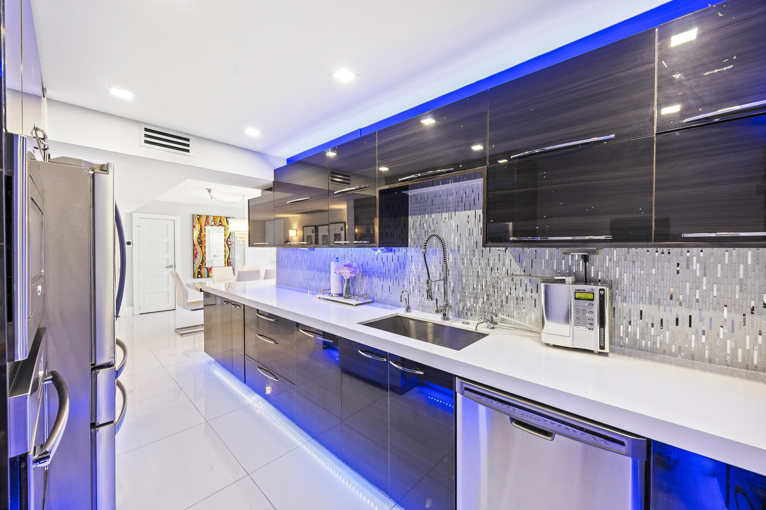 BARCLAY CONDO - Residential