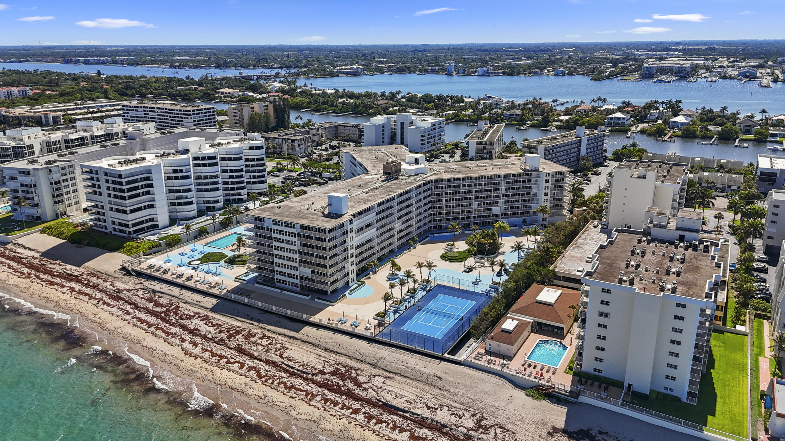 BARCLAY CONDO - Residential