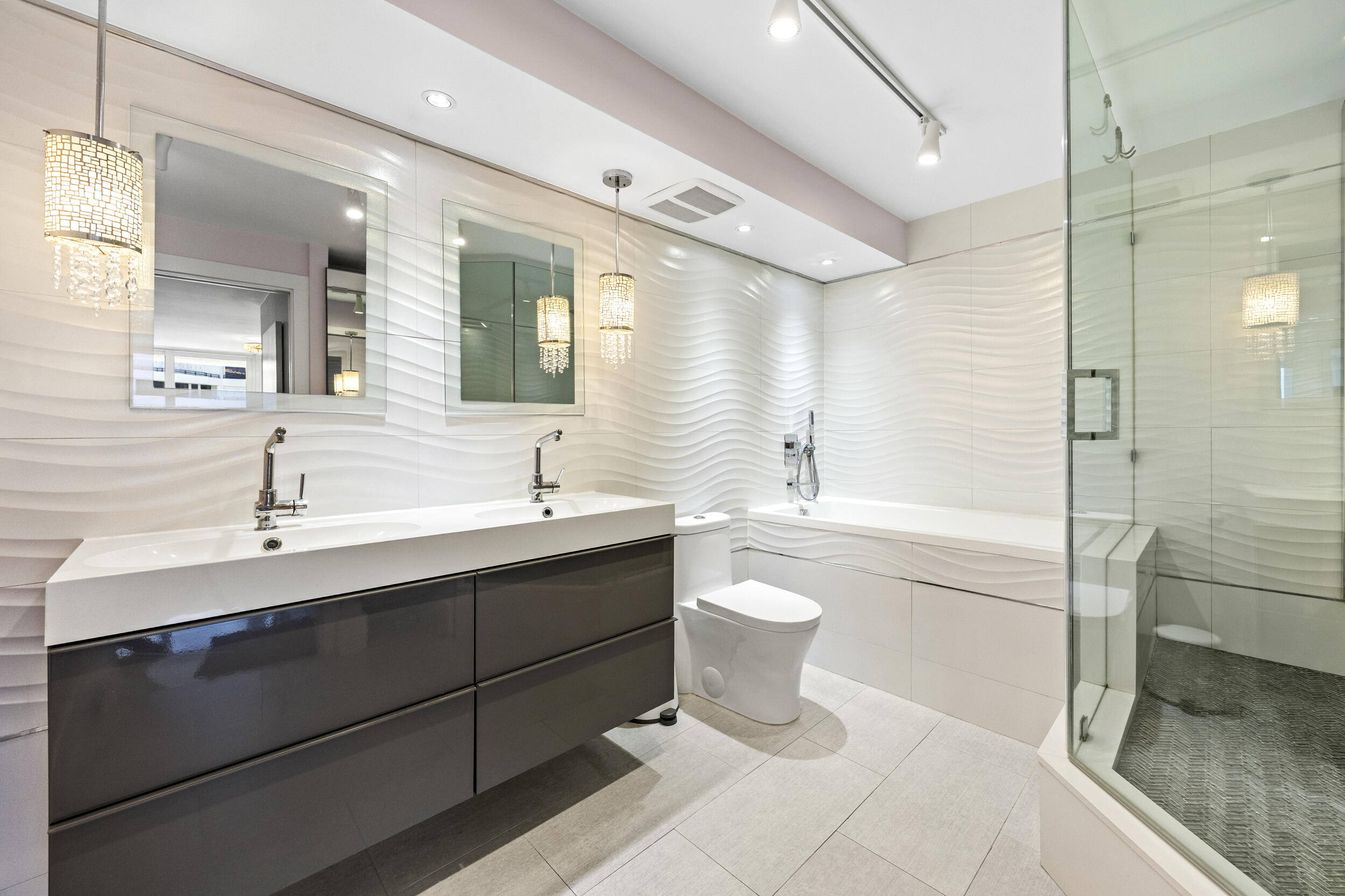 BARCLAY CONDO - Residential