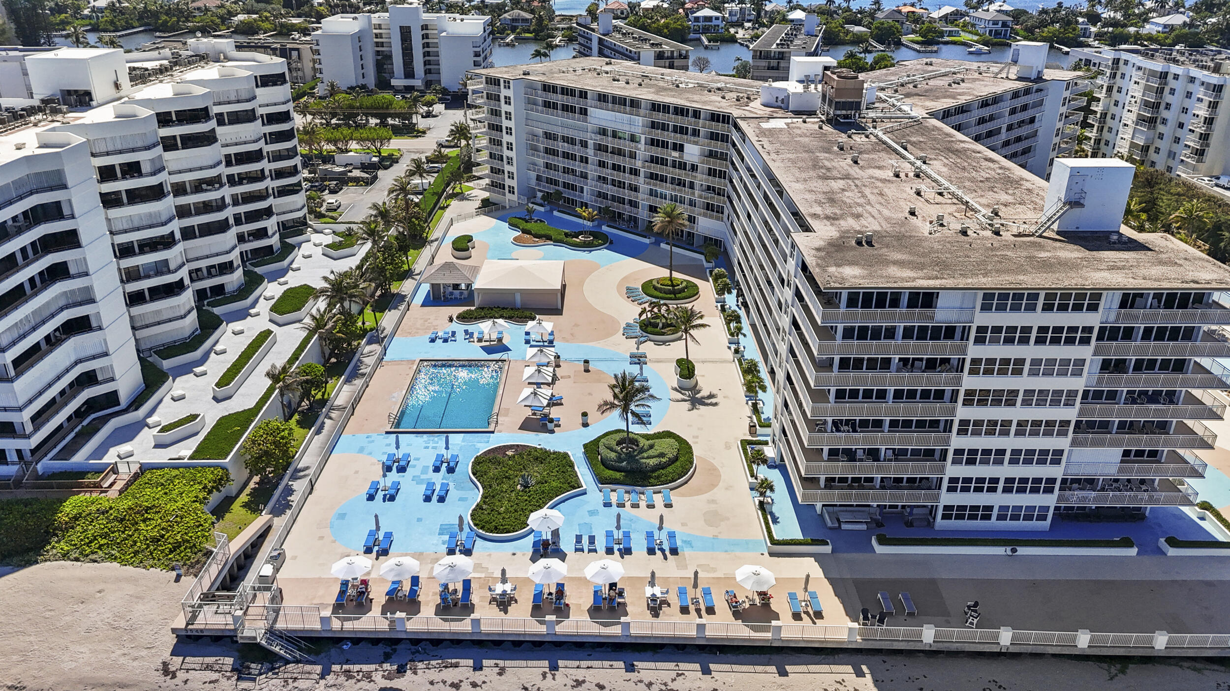 BARCLAY CONDO - Residential