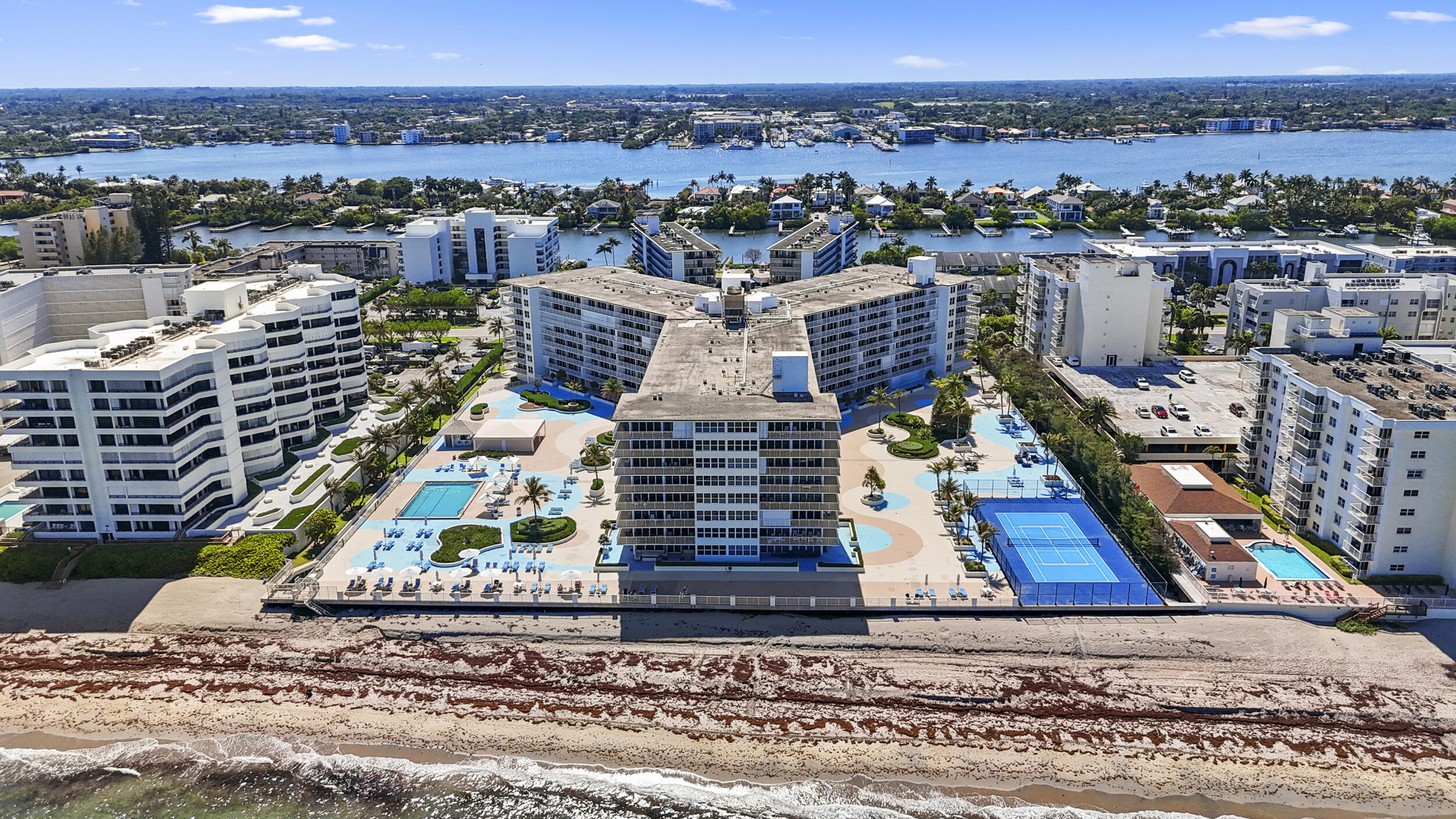 BARCLAY CONDO - Residential