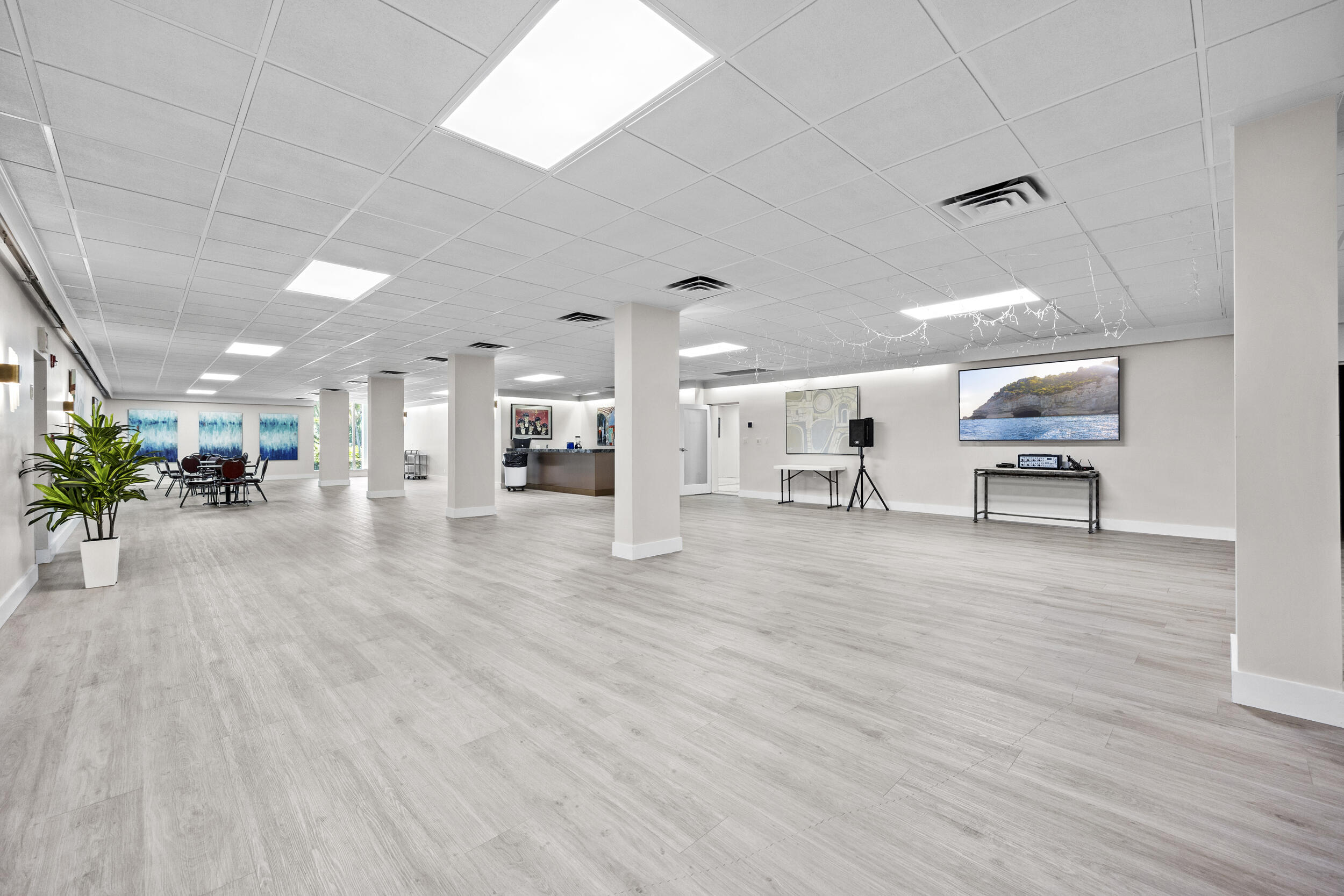 BARCLAY CONDO - Residential