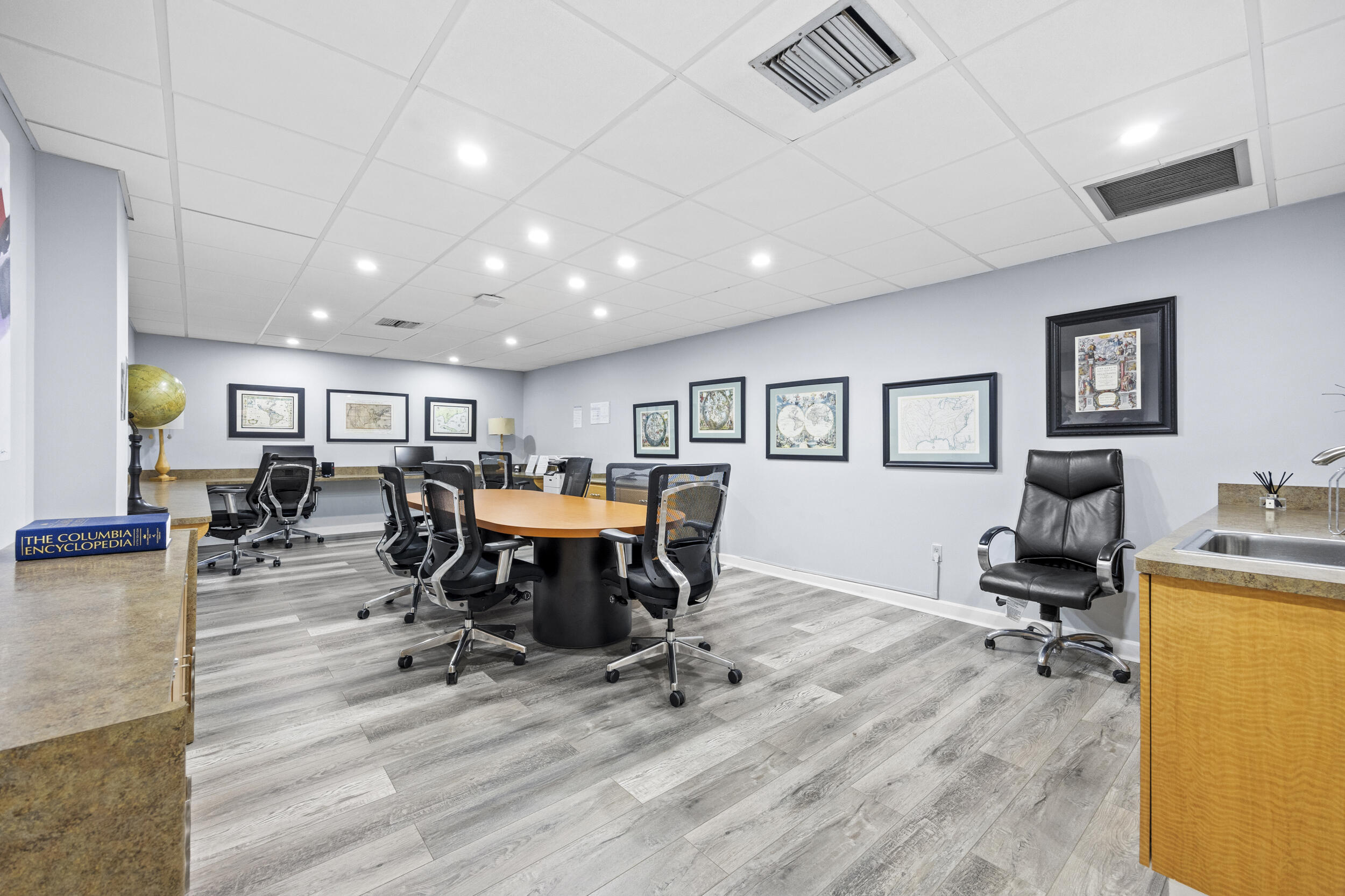 BARCLAY CONDO - Residential