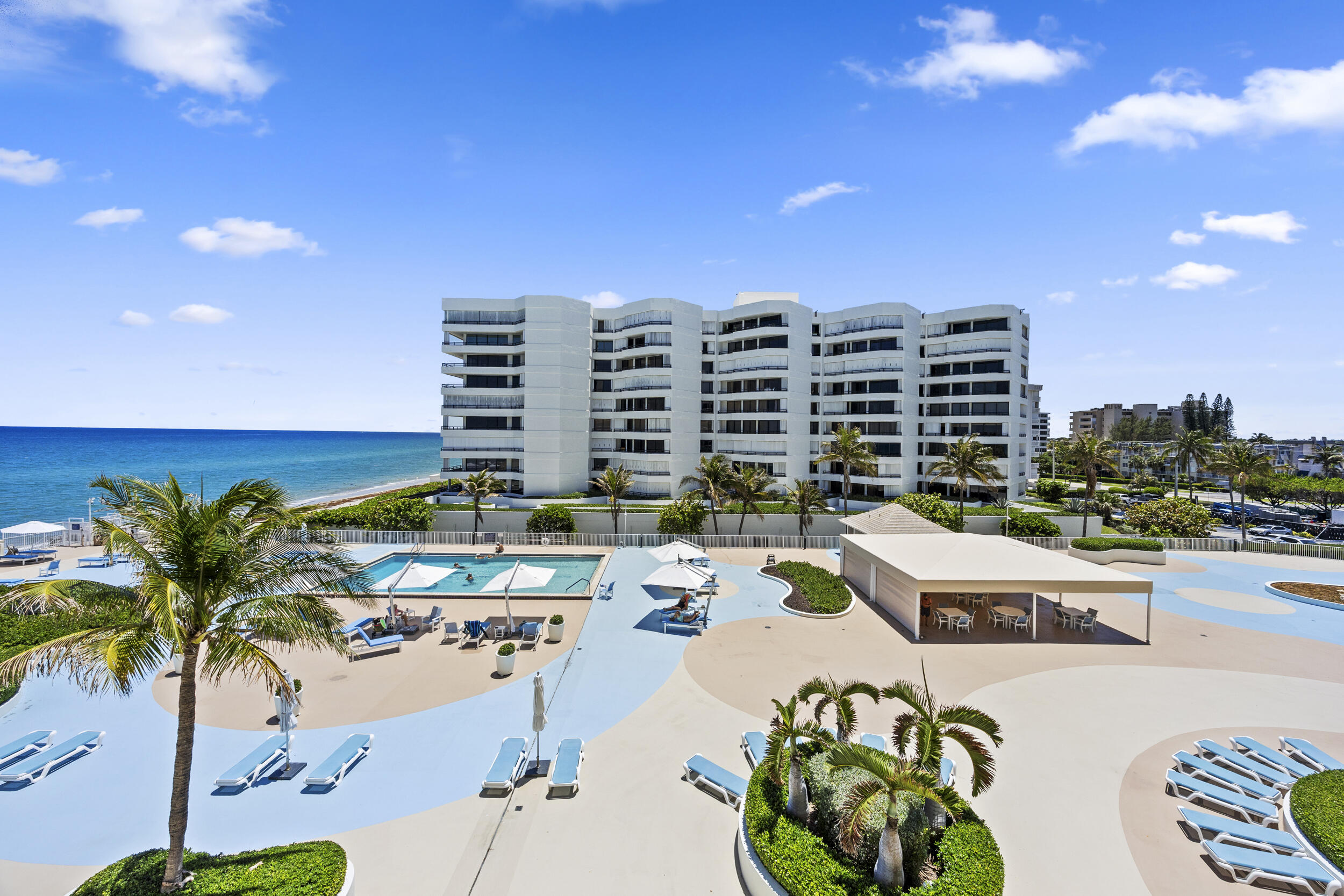 BARCLAY CONDO - Residential