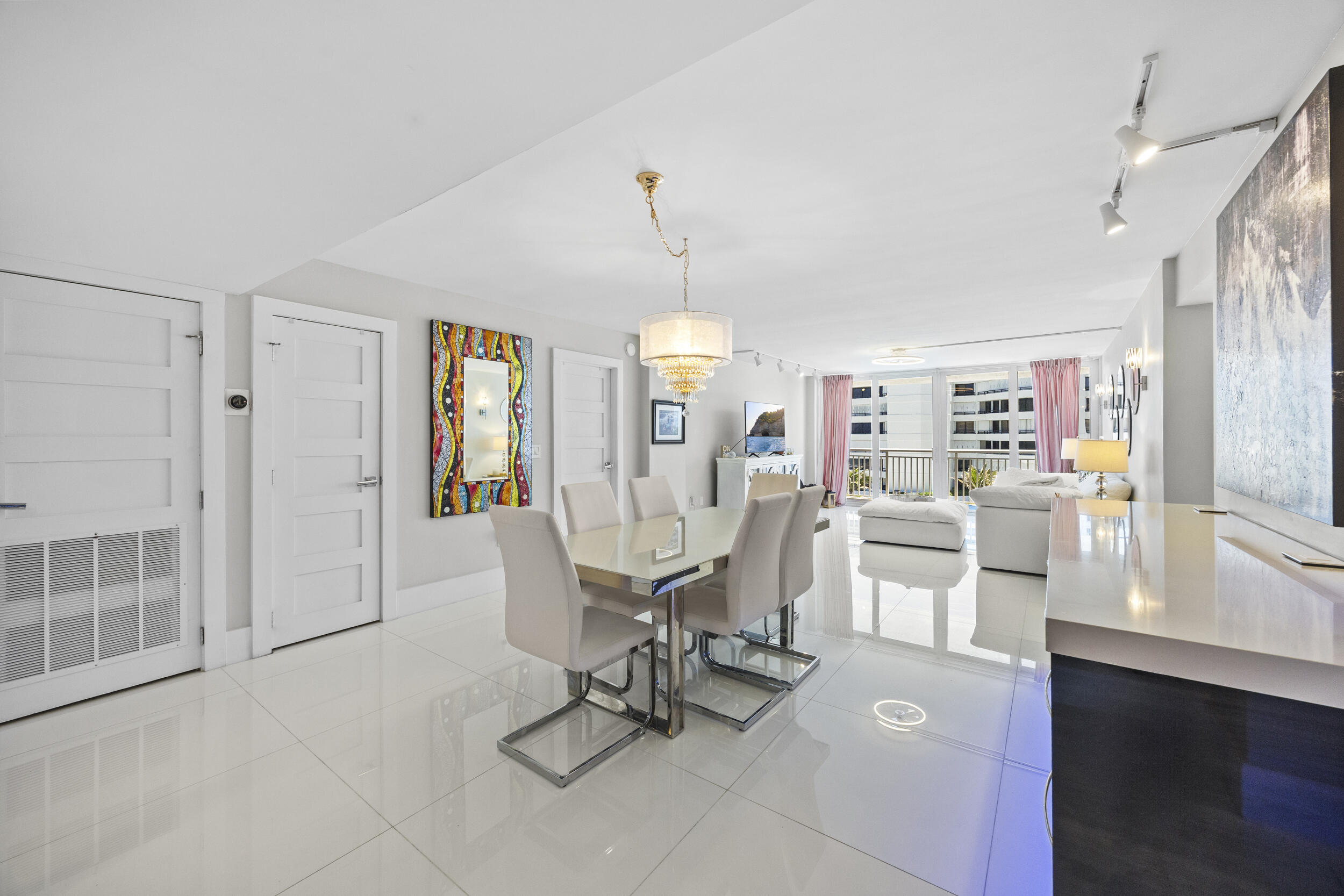 BARCLAY CONDO - Residential