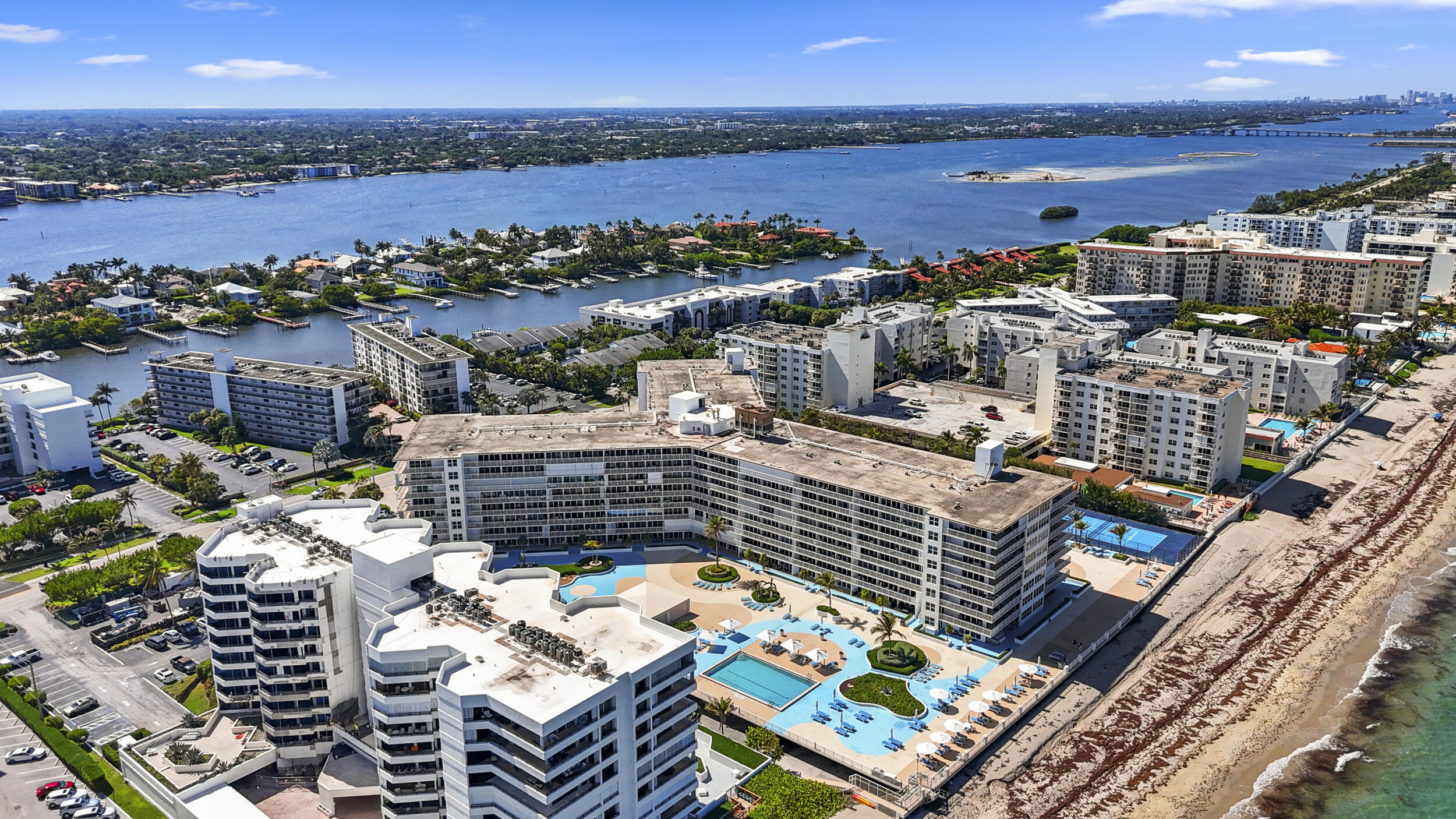 BARCLAY CONDO - Residential