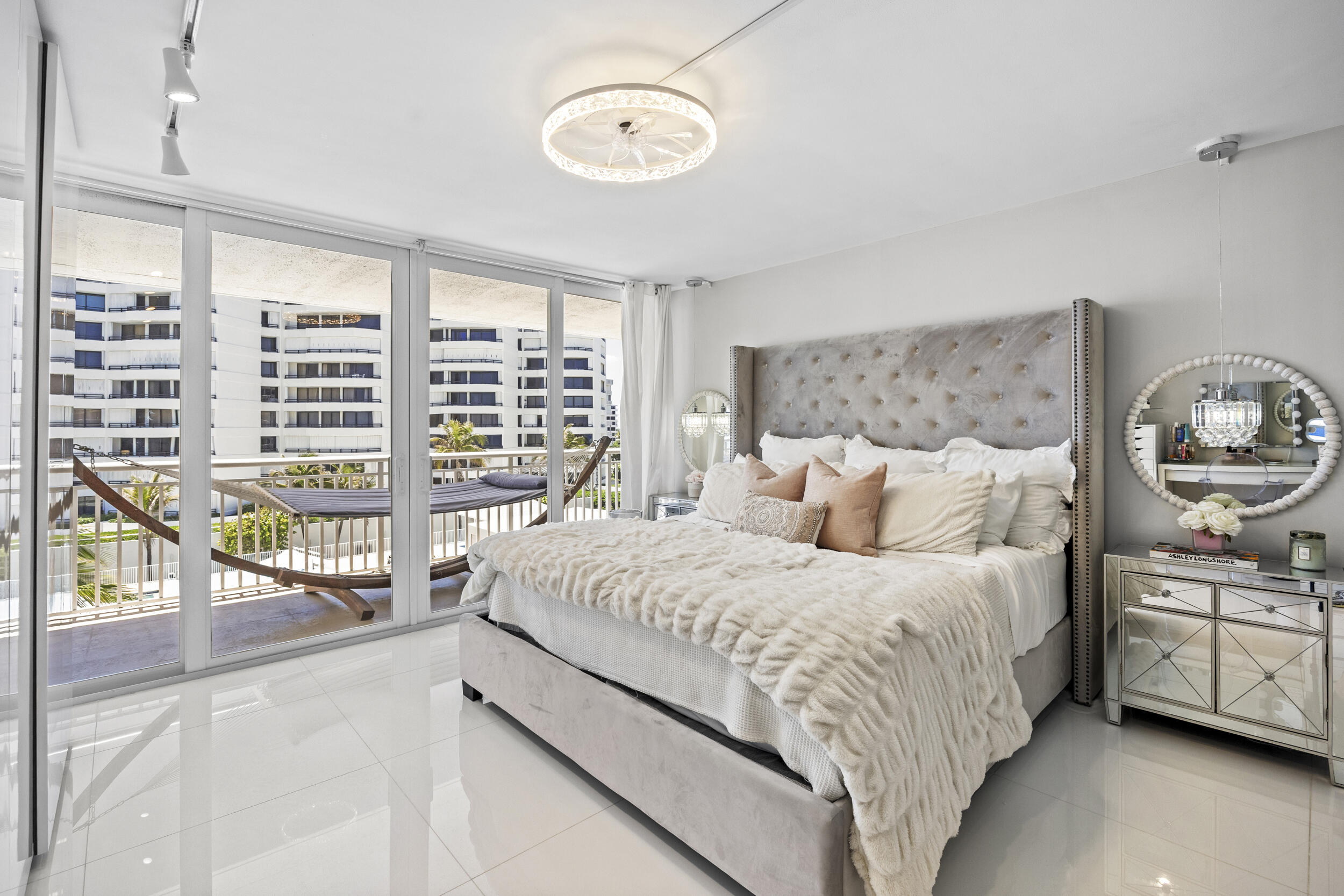 BARCLAY CONDO - Residential