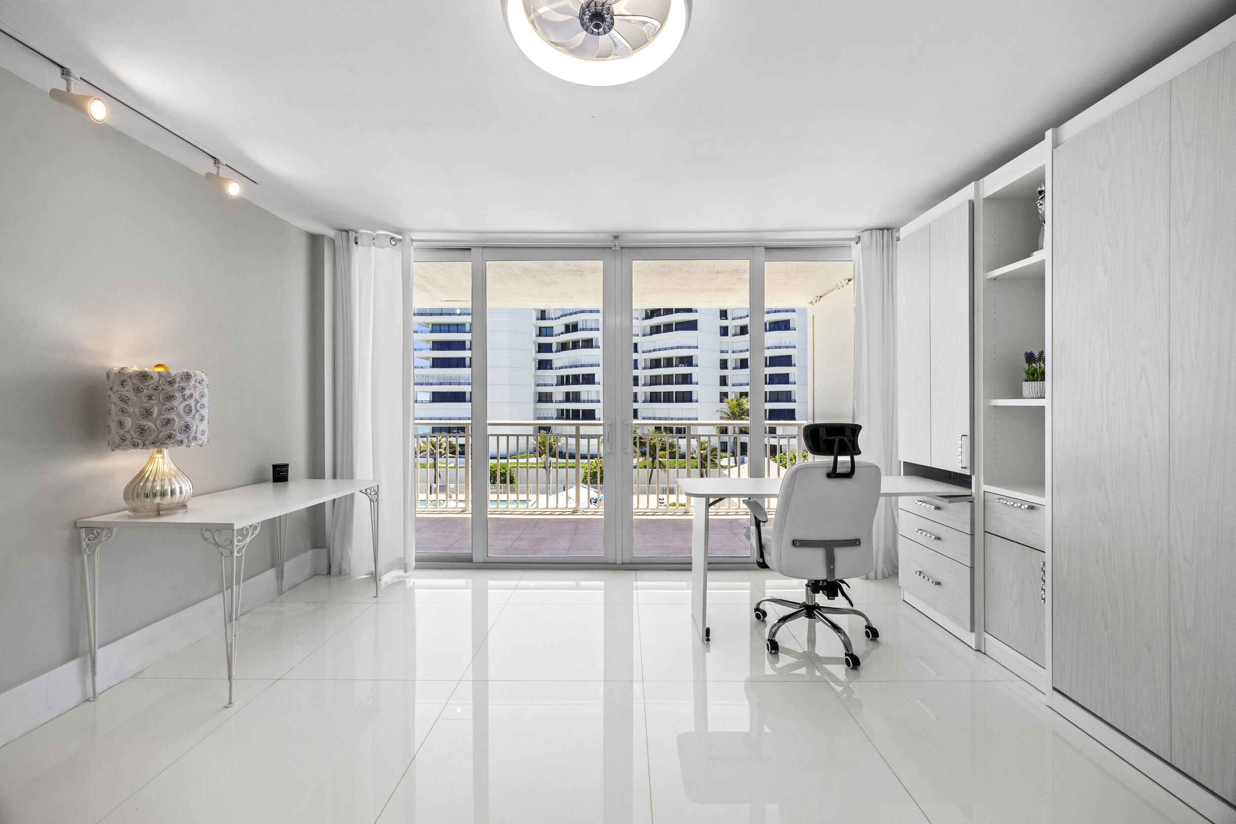 BARCLAY CONDO - Residential
