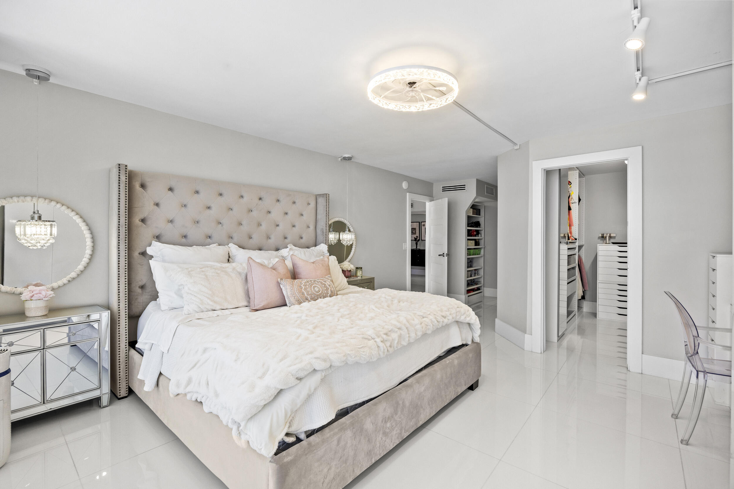 BARCLAY CONDO - Residential