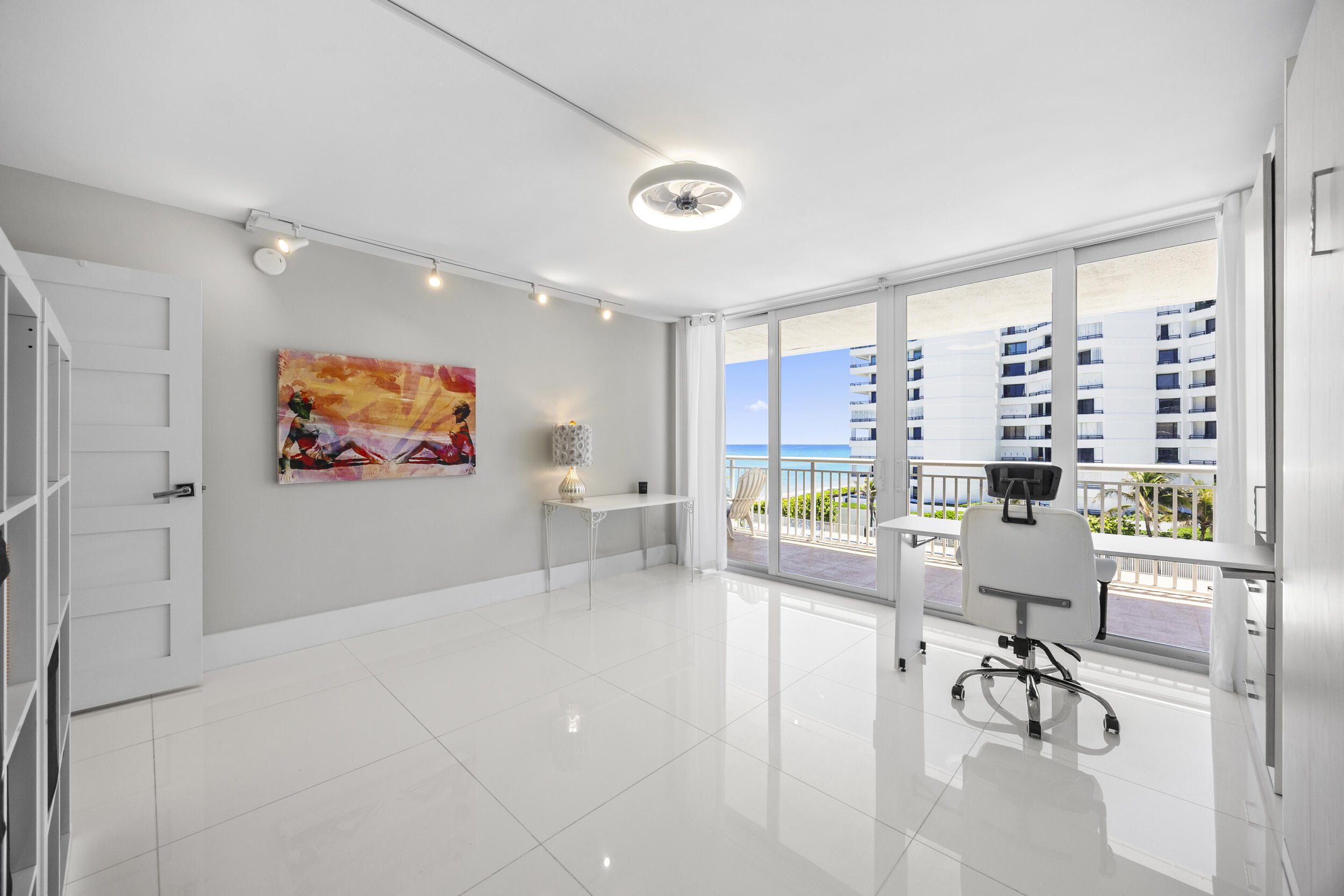 BARCLAY CONDO - Residential
