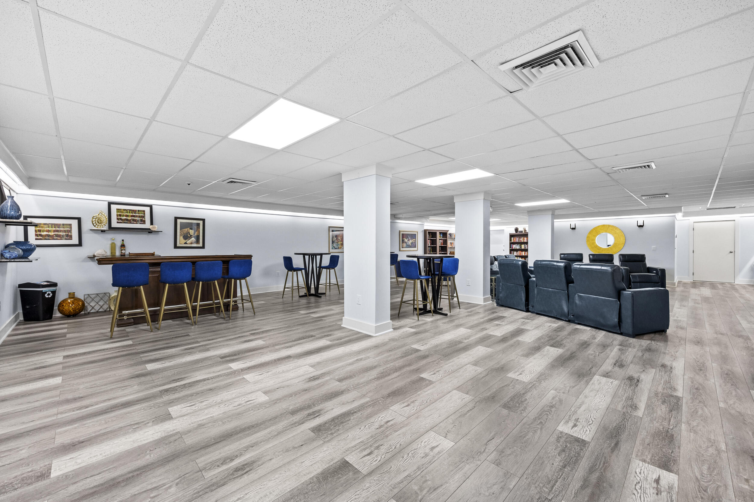 BARCLAY CONDO - Residential
