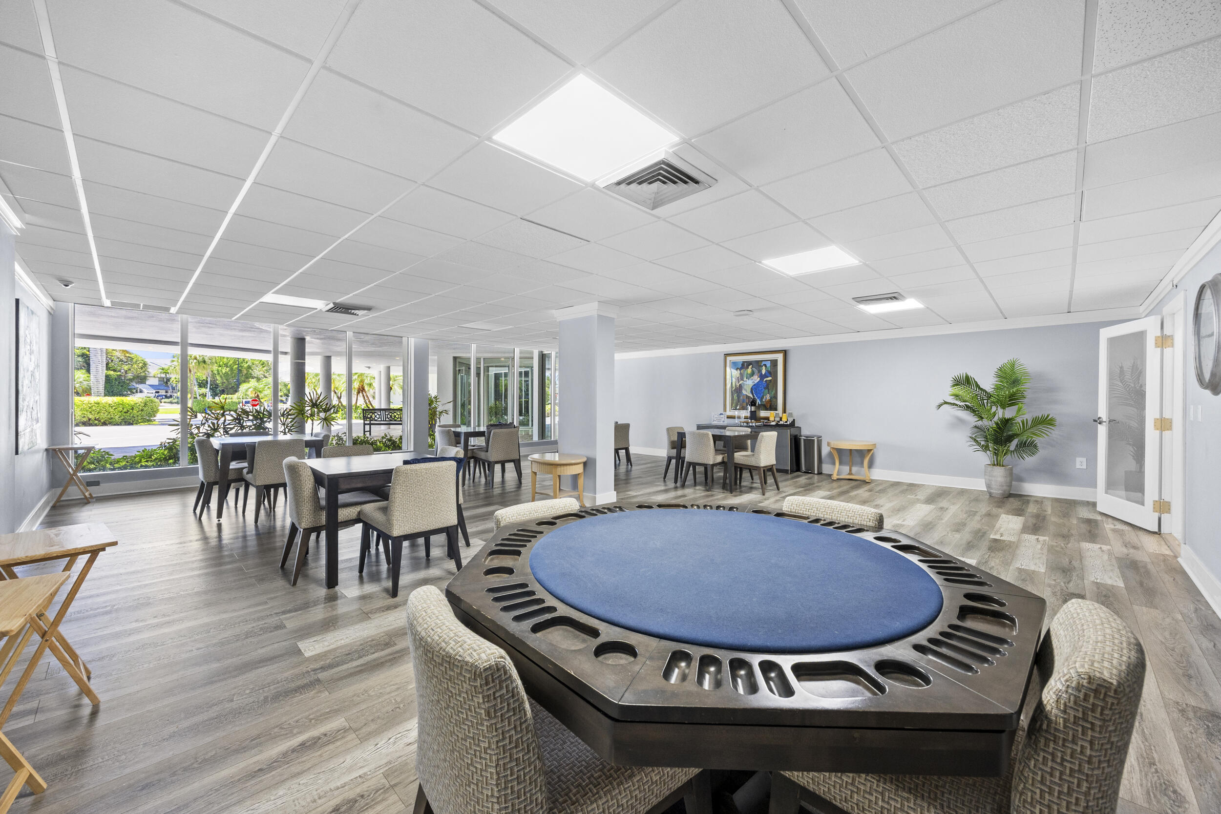 BARCLAY CONDO - Residential