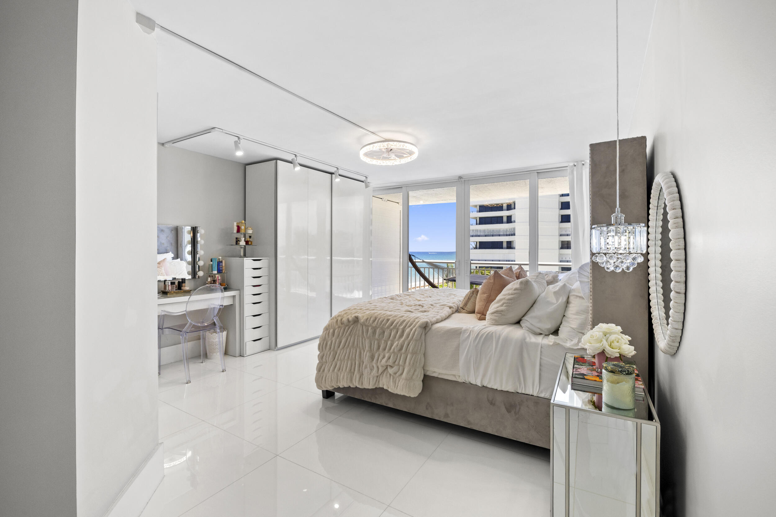 BARCLAY CONDO - Residential