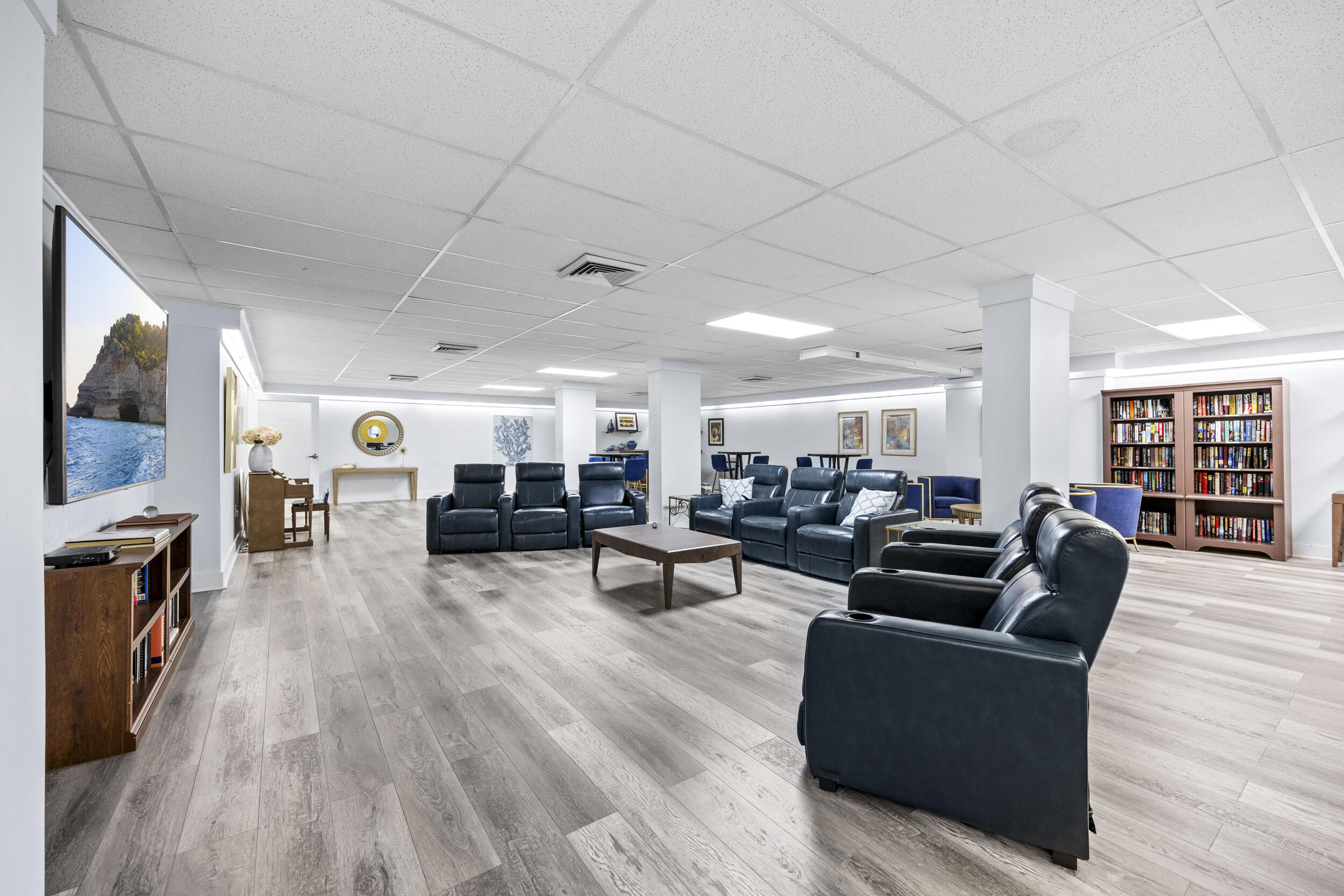 BARCLAY CONDO - Residential