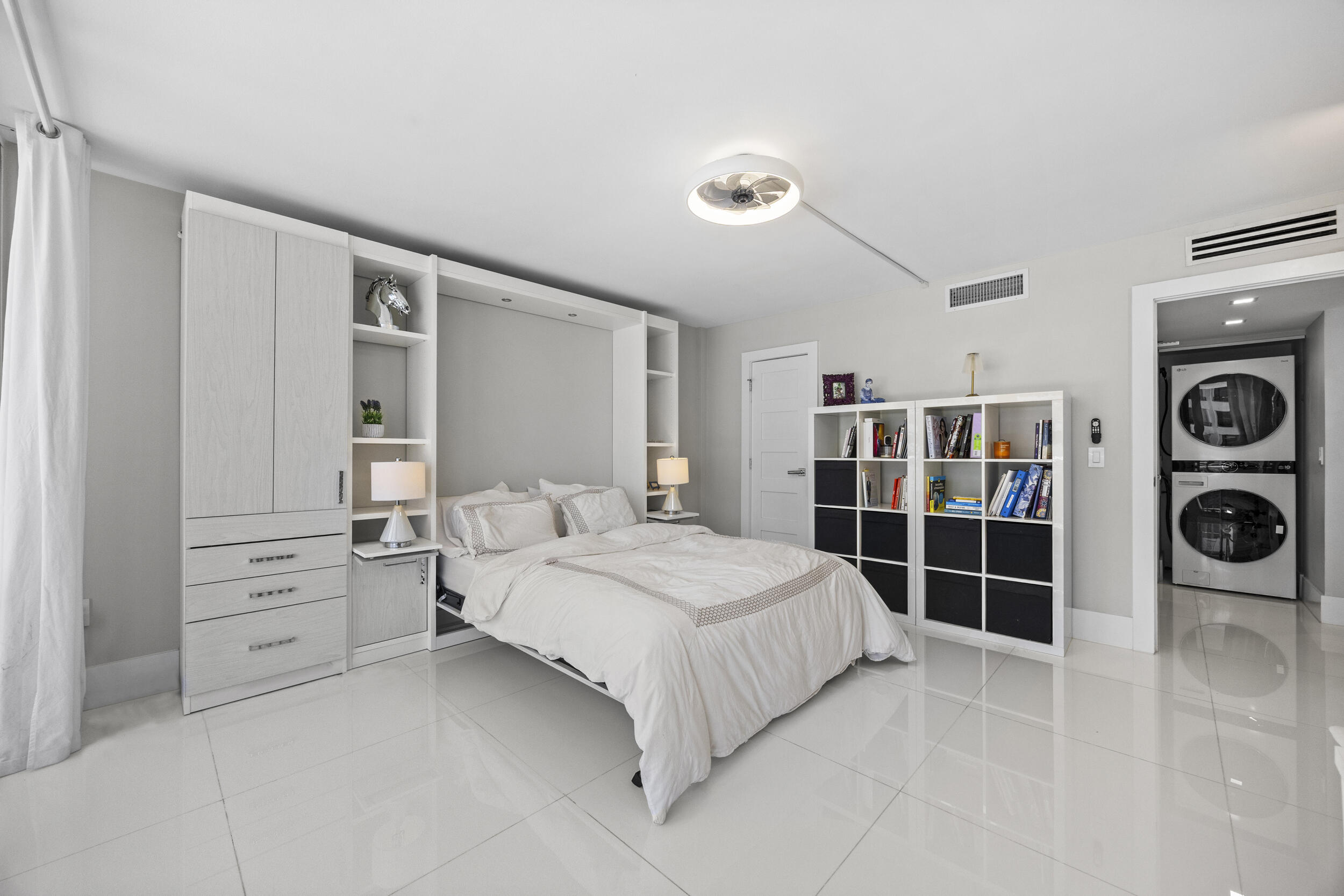 BARCLAY CONDO - Residential