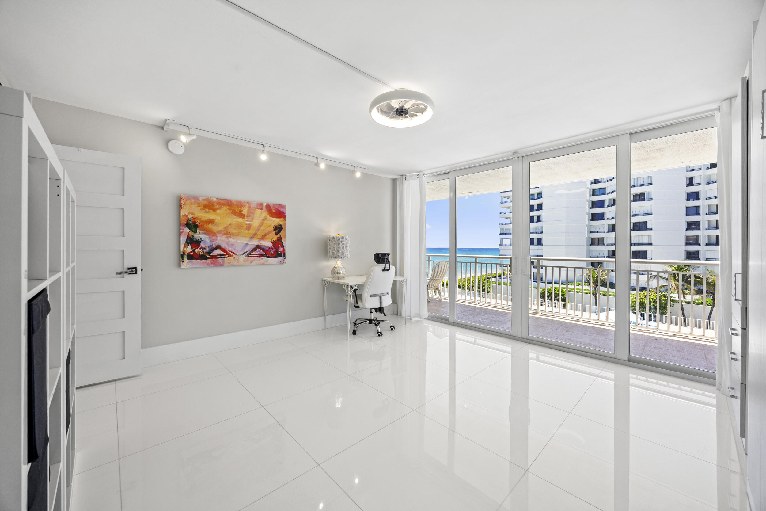 BARCLAY CONDO - Residential