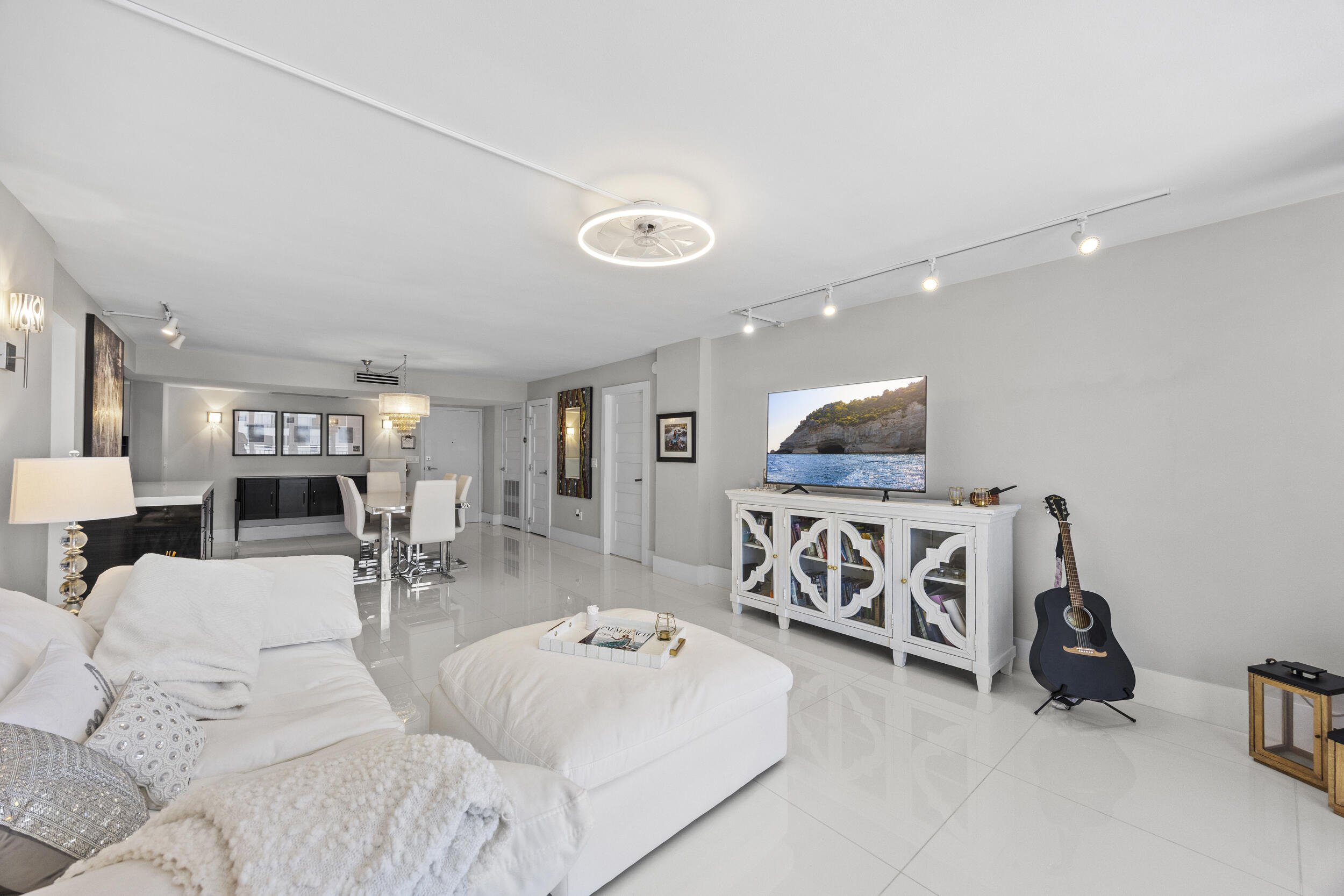 BARCLAY CONDO - Residential