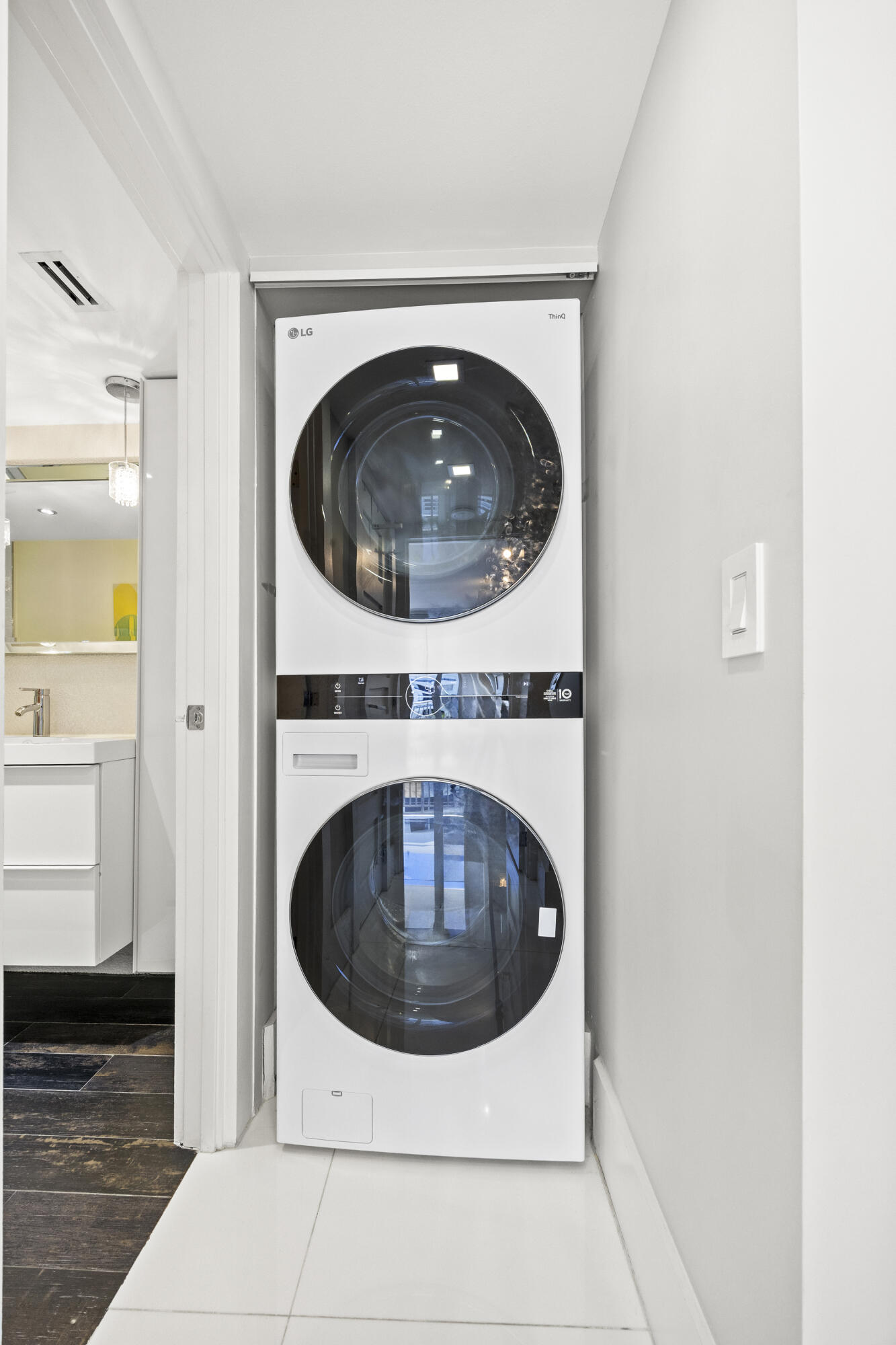 BARCLAY CONDO - Residential