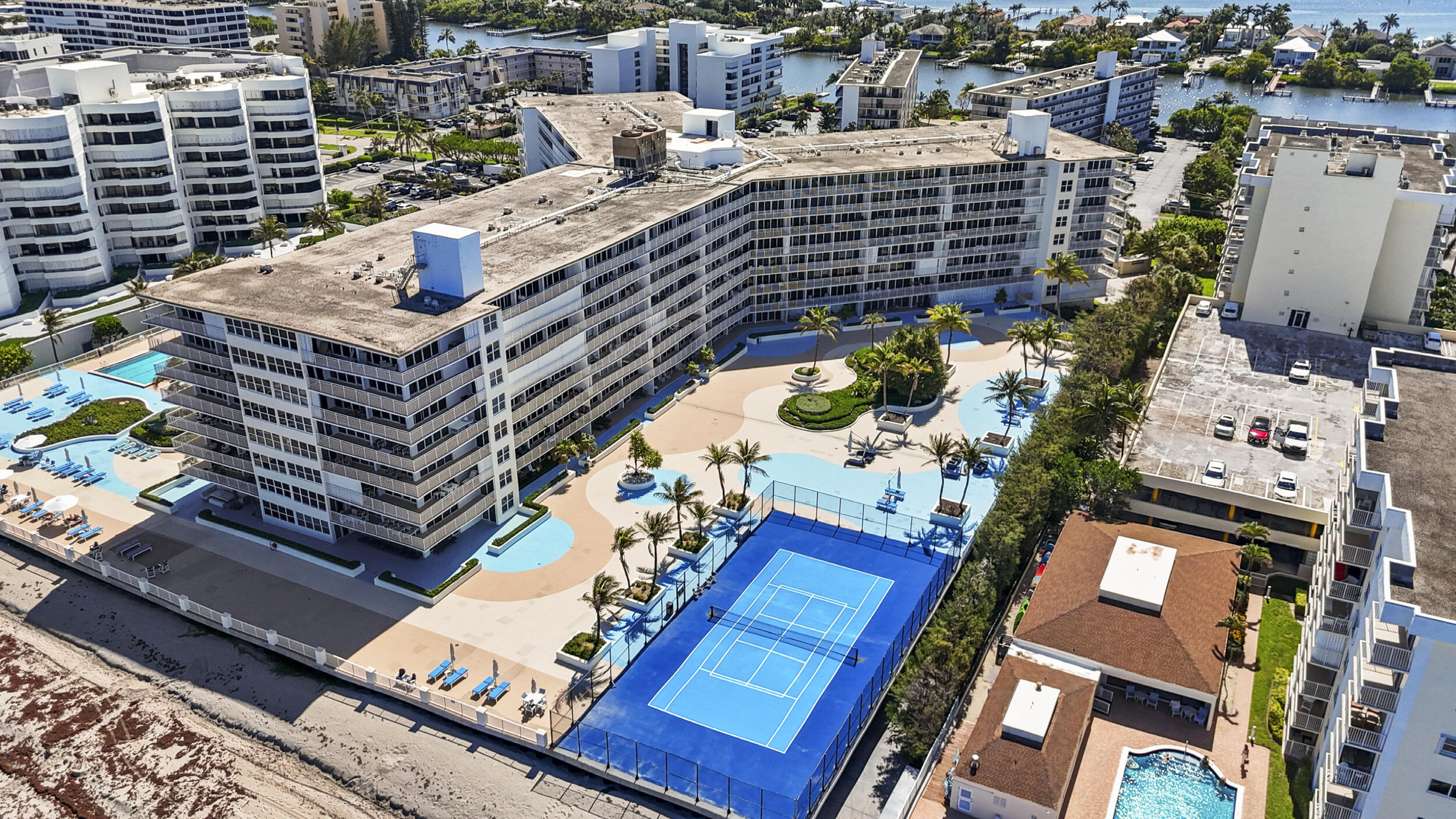 BARCLAY CONDO - Residential