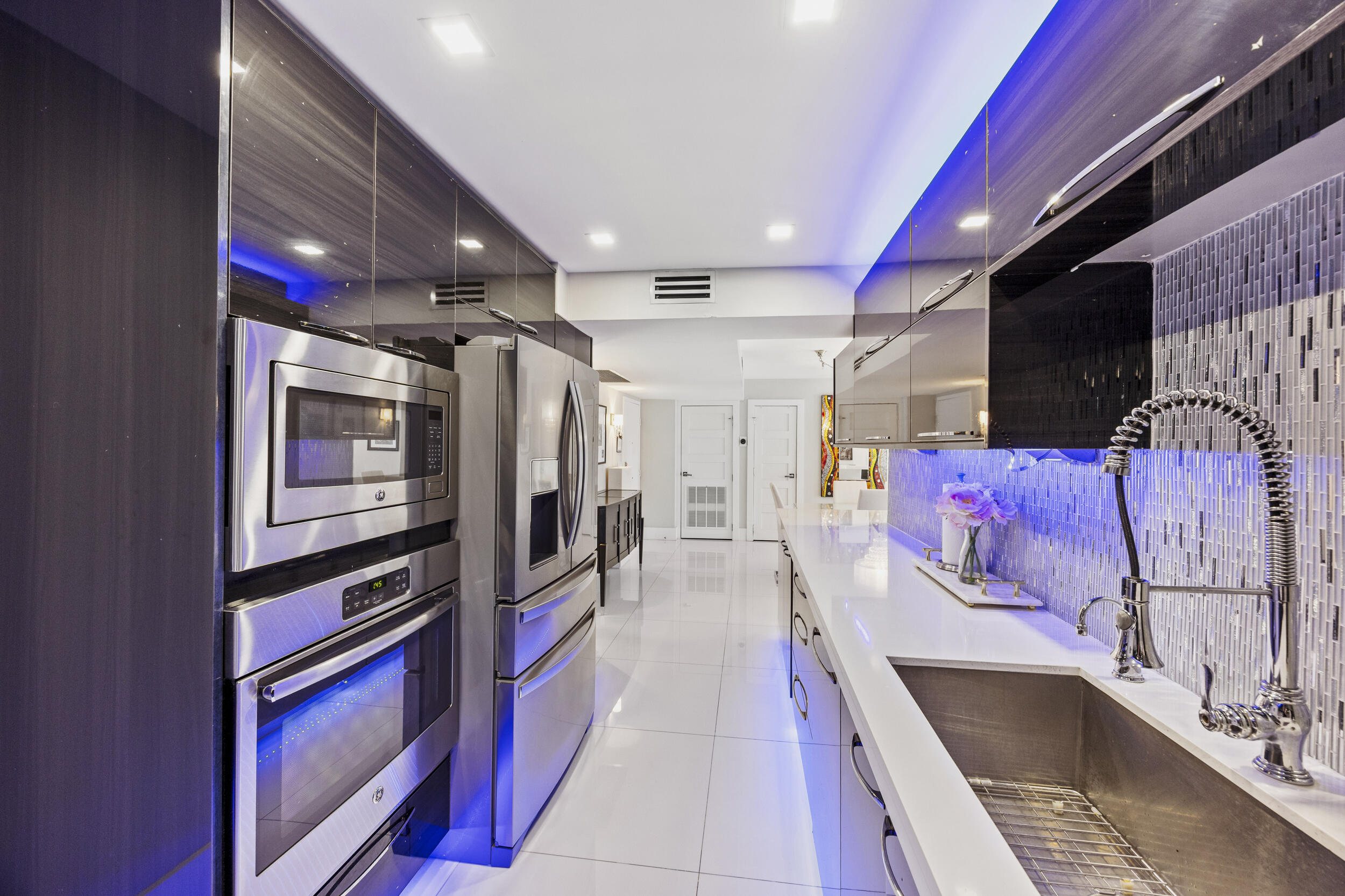 BARCLAY CONDO - Residential