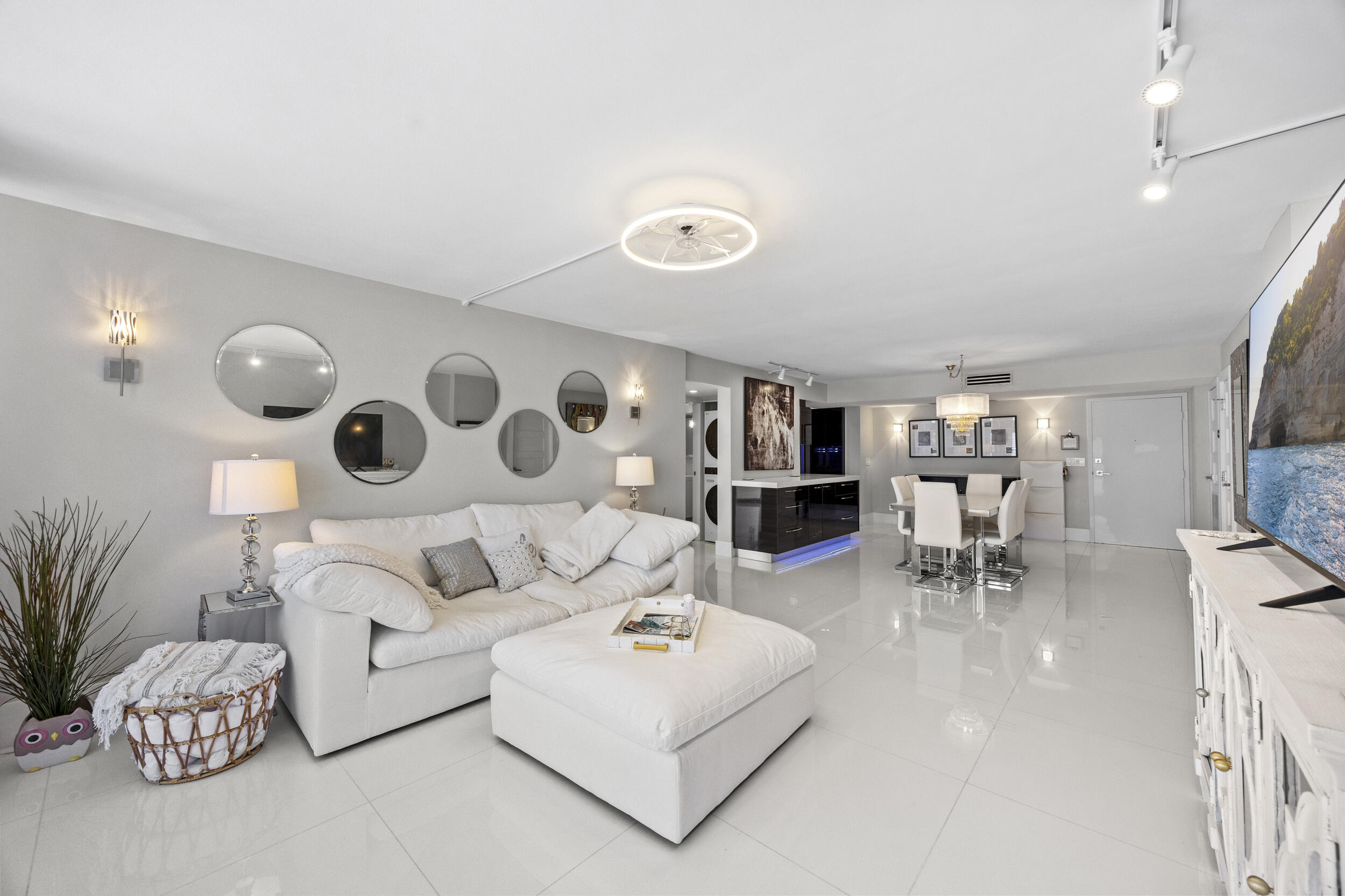 BARCLAY CONDO - Residential