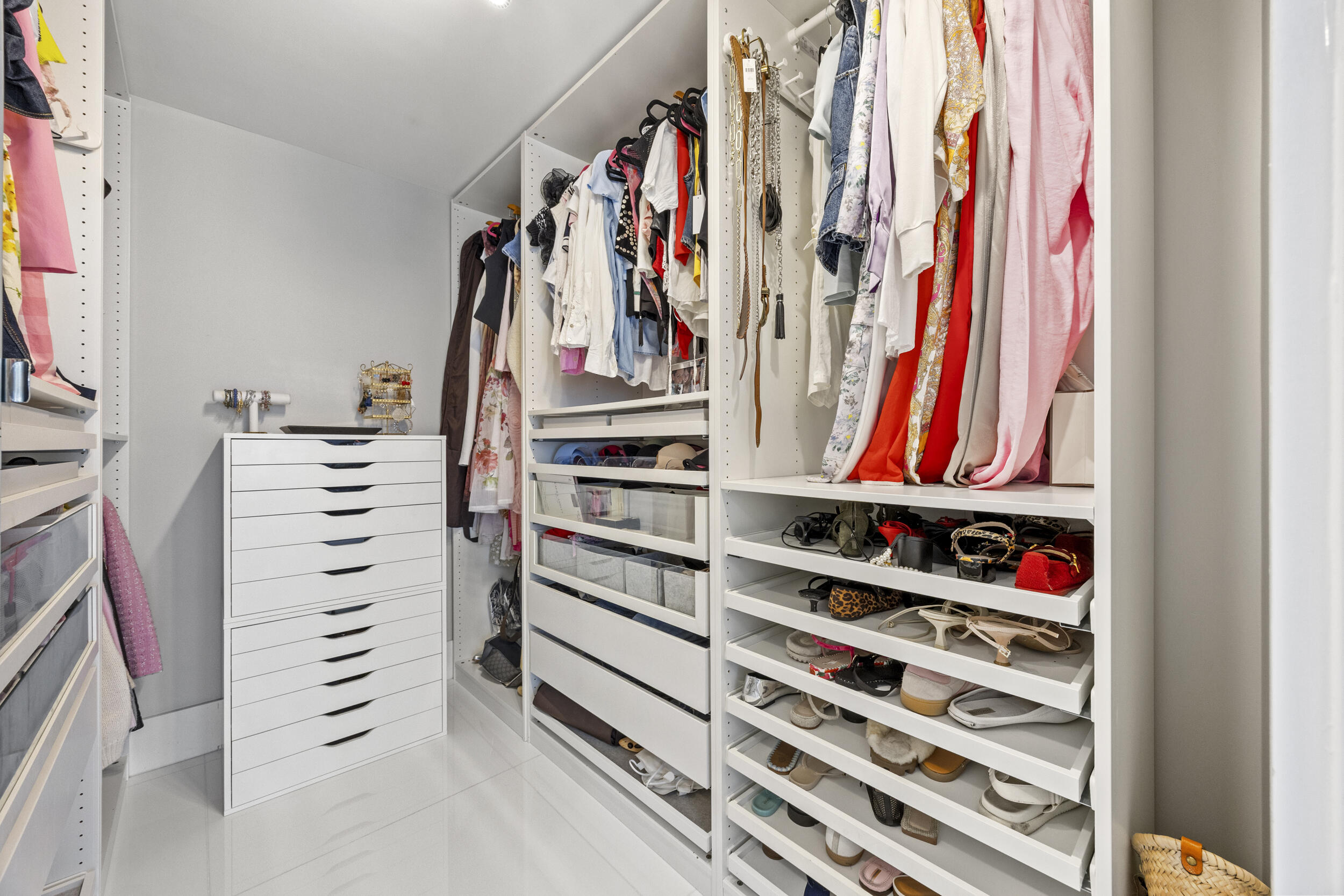 BARCLAY CONDO - Residential