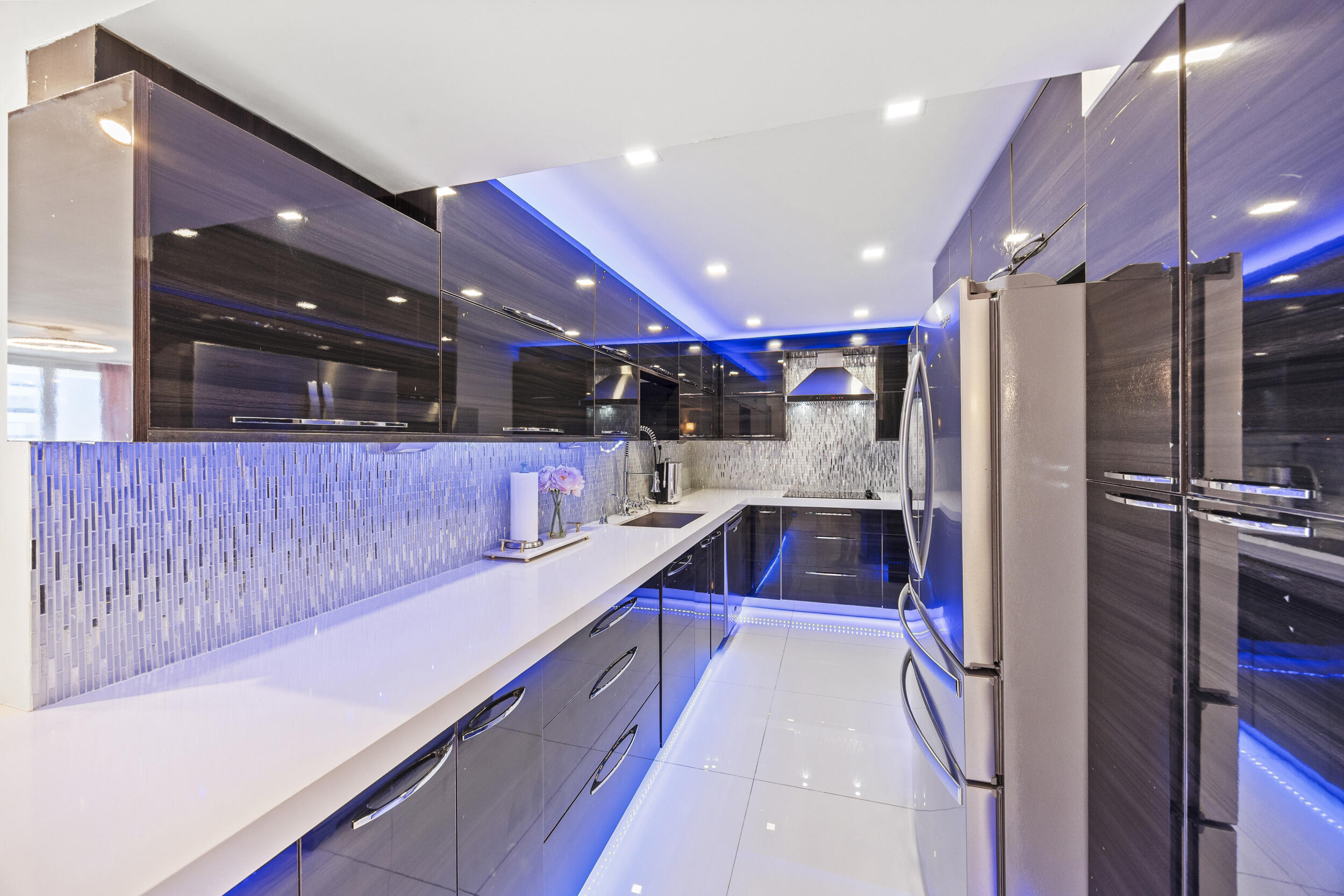 BARCLAY CONDO - Residential