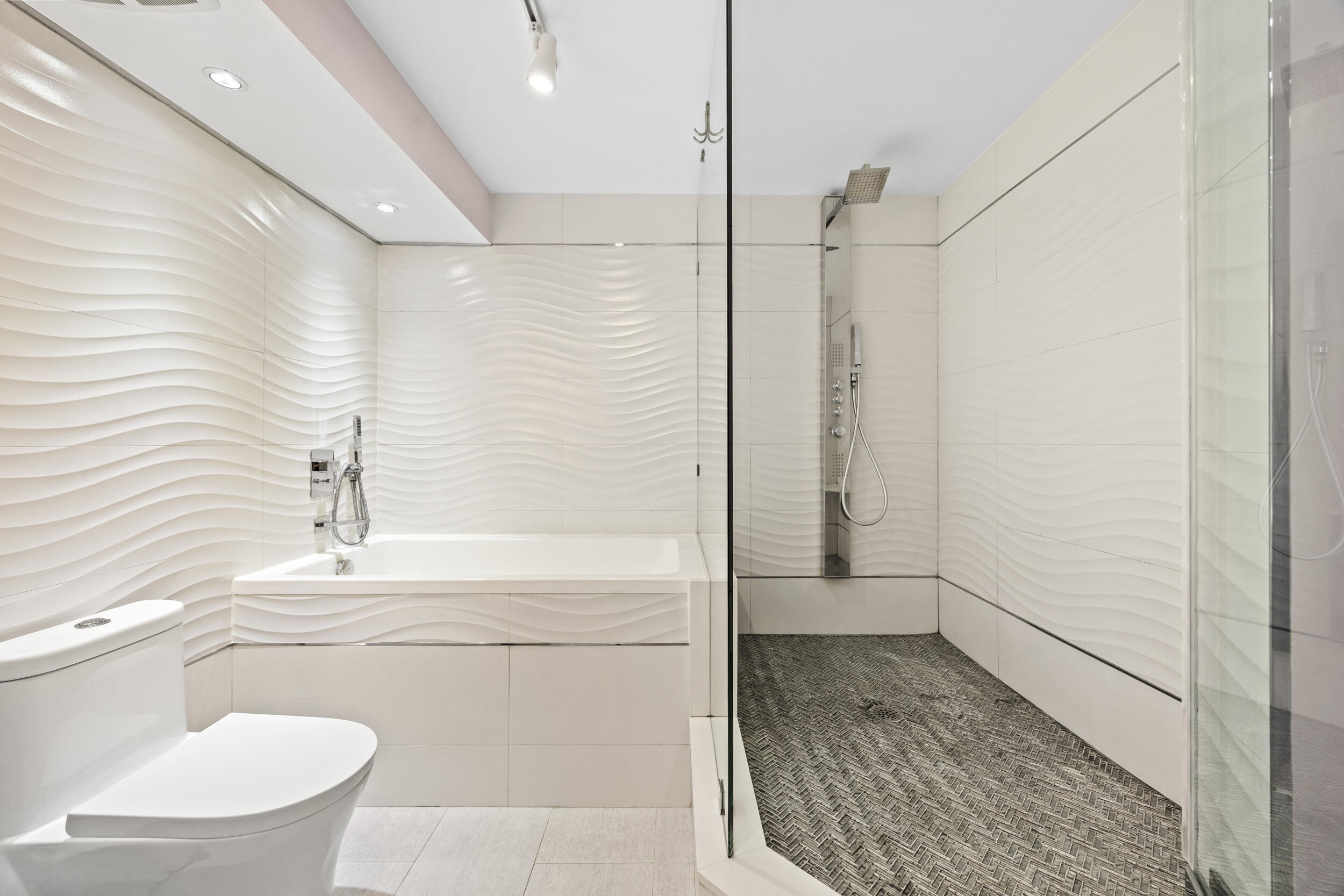 BARCLAY CONDO - Residential