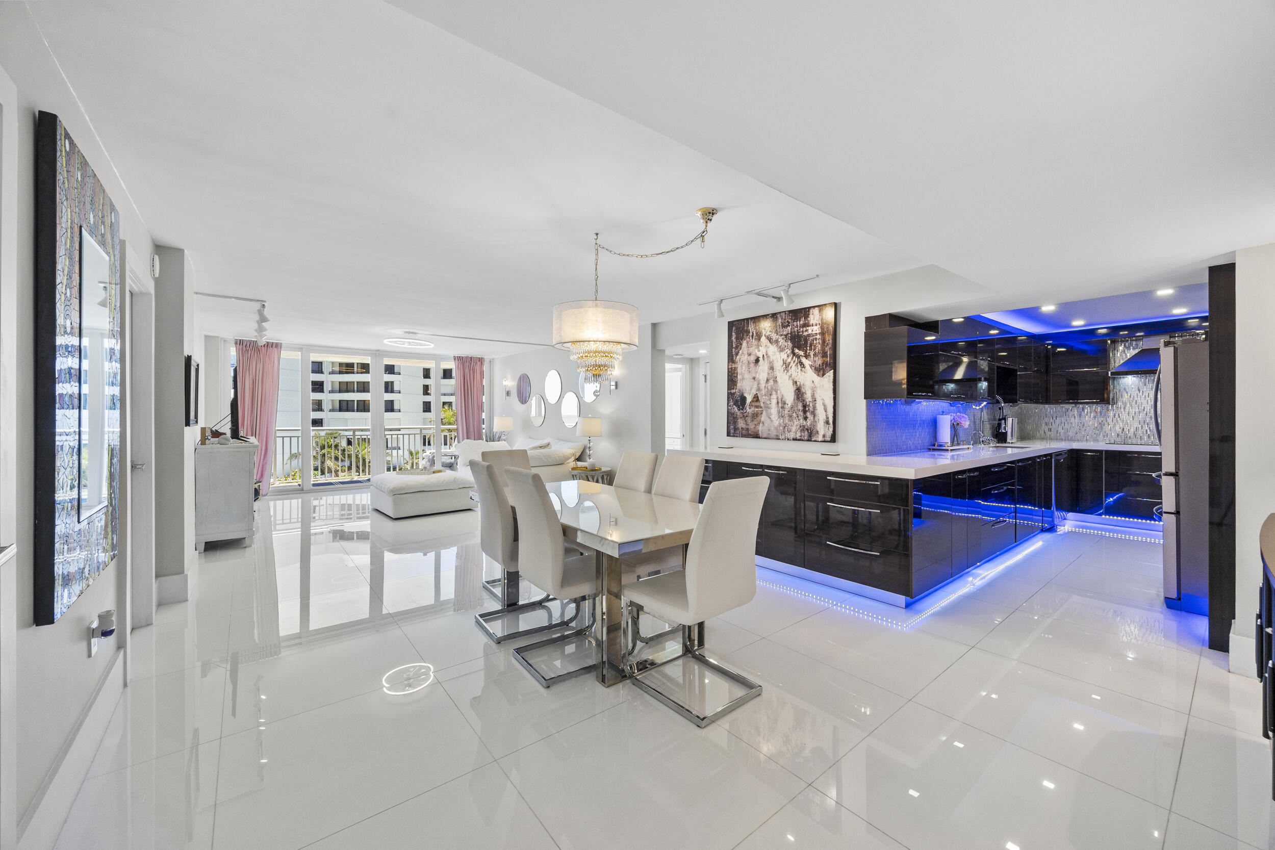 BARCLAY CONDO - Residential