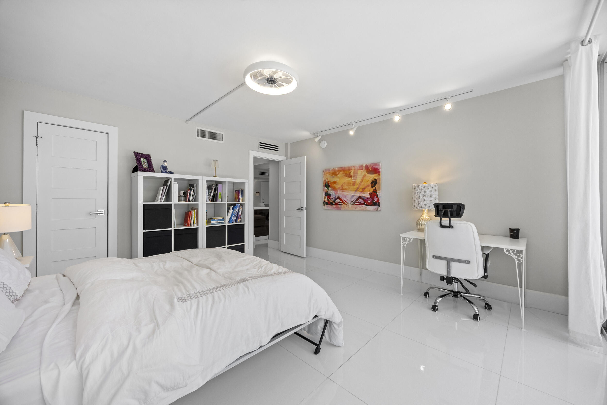 BARCLAY CONDO - Residential