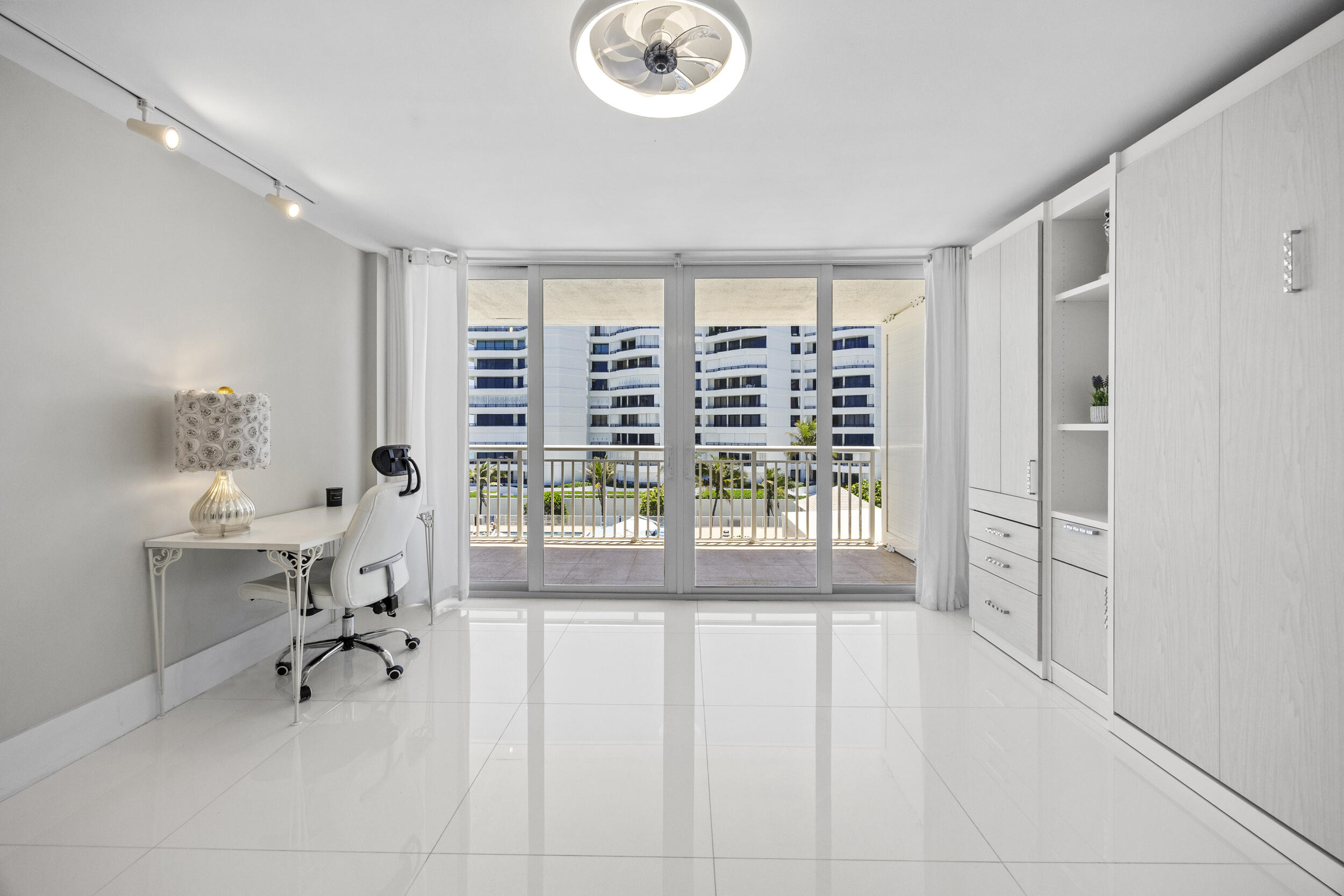 BARCLAY CONDO - Residential