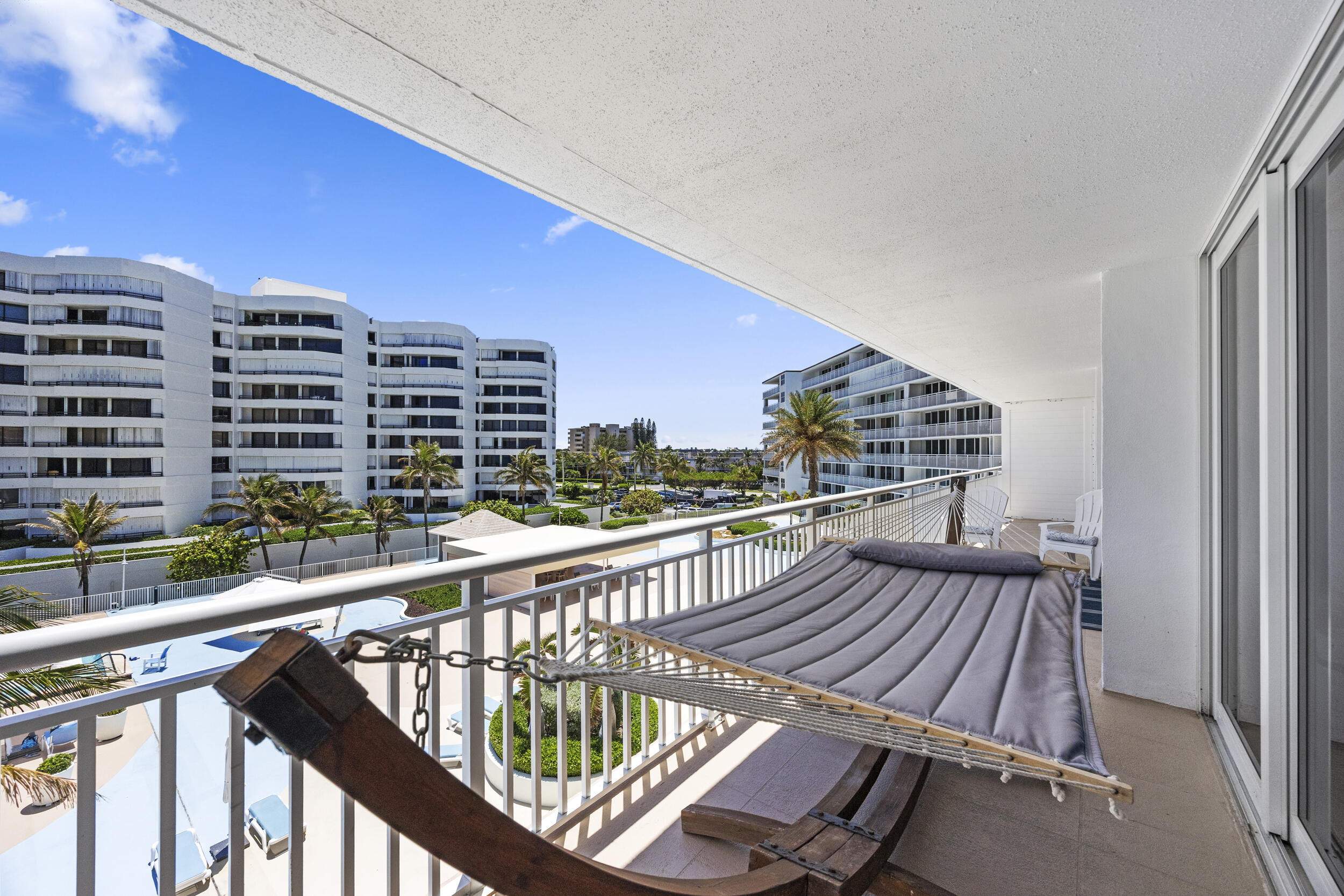 BARCLAY CONDO - Residential