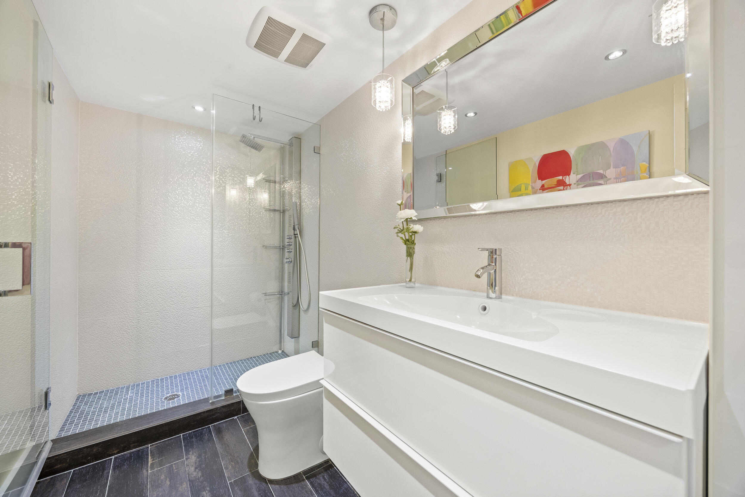 BARCLAY CONDO - Residential