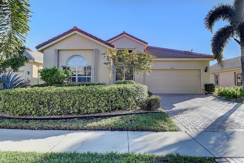 Photo of 3918 Palladium Lake Drive, Boynton Beach, FL 33436 (MLS # R10769645)